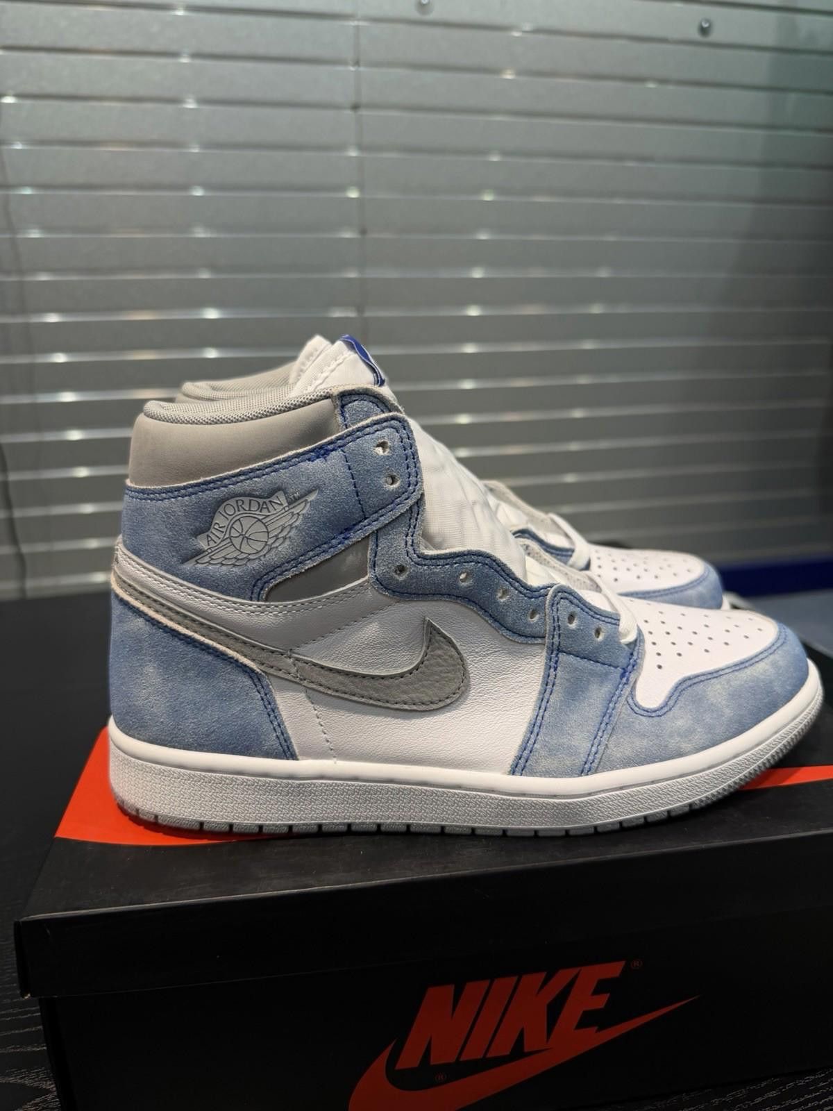 Jordan Brand Jordan 1 Retro High OG Hyper Royal White/Blue Suede Size 9 Size US 9 / EU 42 - 8 Thumbnail