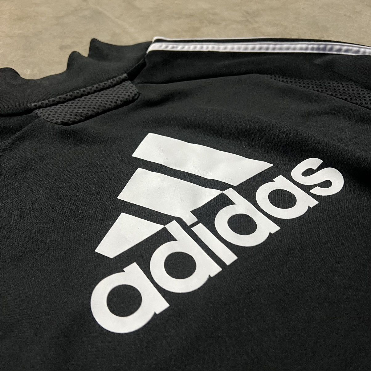 Adidas × Chelsea Soccer Vintage 2009/10 Chelsea F.C. Goalie Adidas Soccer Jersey Size US L / EU 52-54 / 3 - 9 Thumbnail