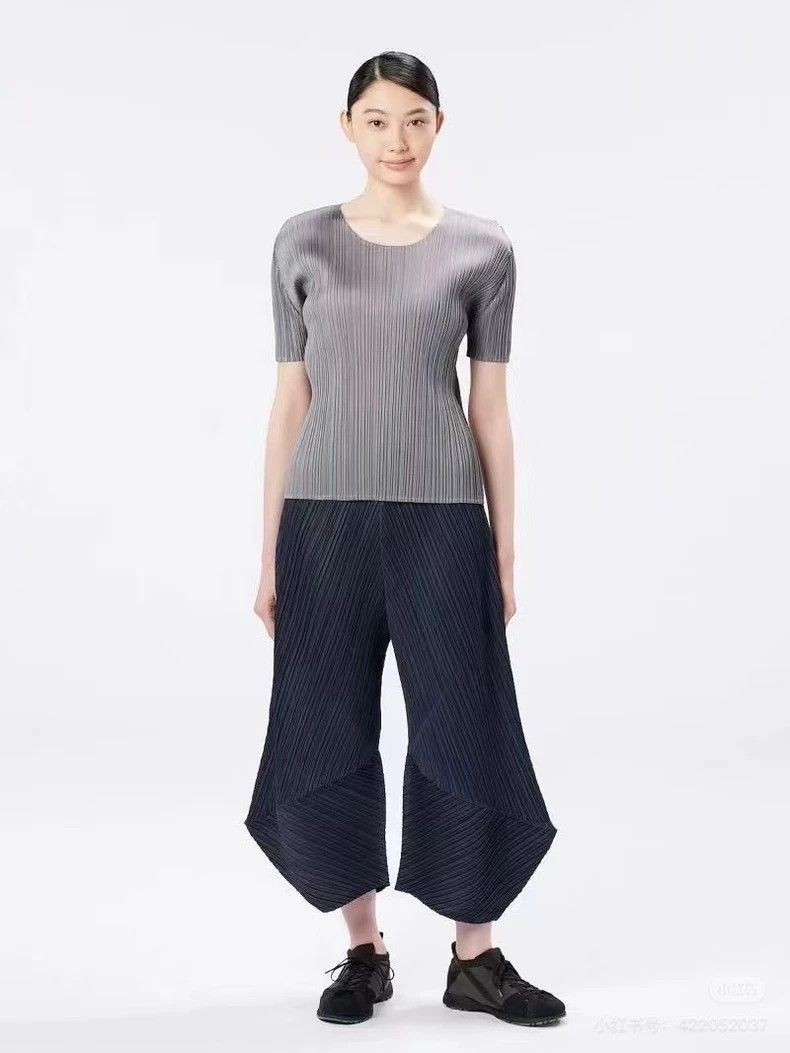 Issey Miyake Issey Miyake size:3 Dark grey pleated short-sleeved shirt Size XS / US 0-2 / IT 36-38 - 4 Thumbnail