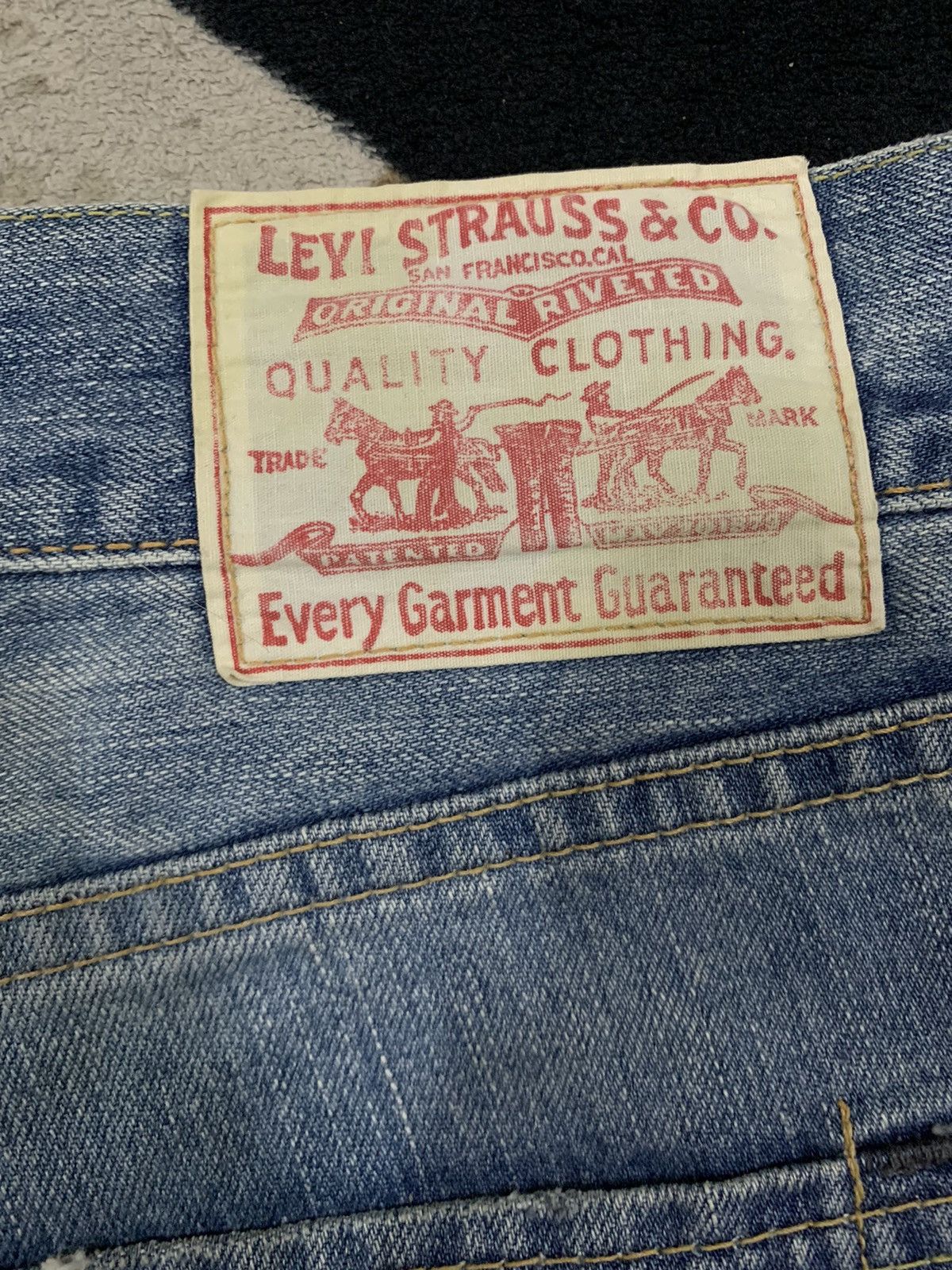 Levi's × Levi's Vintage Clothing × Vintage Vintage 90s Levis Blue Washed Loose Distressed Jeans Size US 32 / EU 48 - 13 Thumbnail
