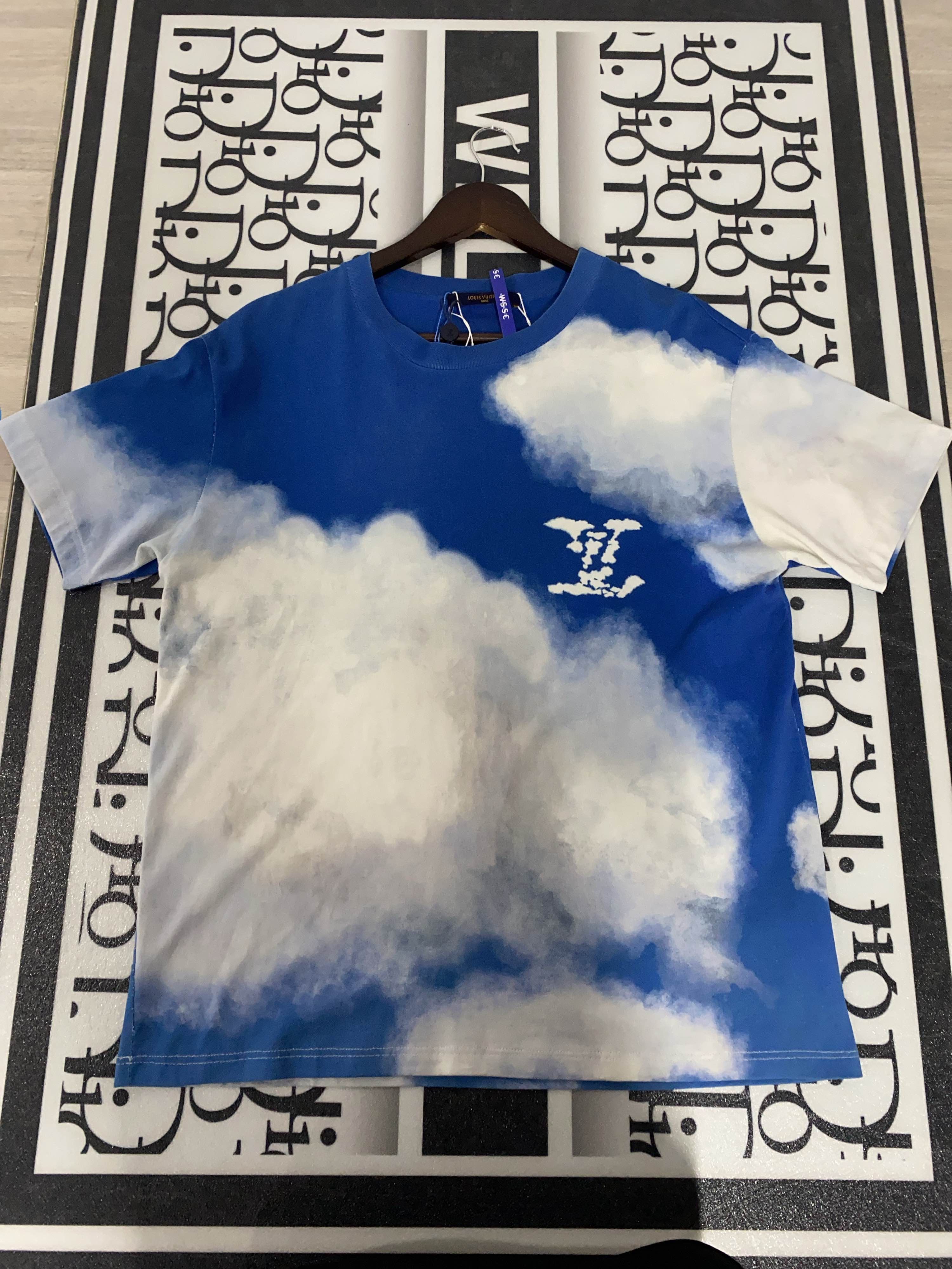 Louis Vuitton Louis Vuitton Cloud Print T-Shirt Size XL Size US XL / EU 56 / 4 - 1 Thumbnail