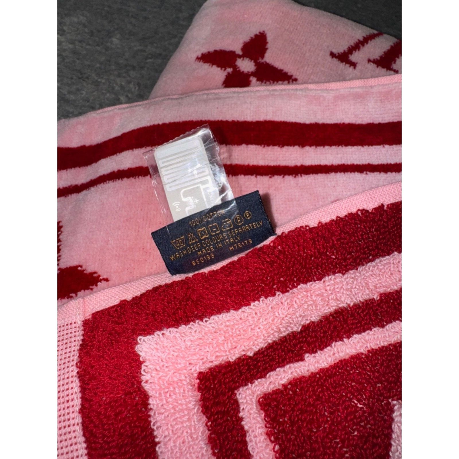 Louis Vuitton Louis Vuitton Drap Bain Pink Red Escale Bath Beach Towel Size ONE SIZE - 9 Thumbnail