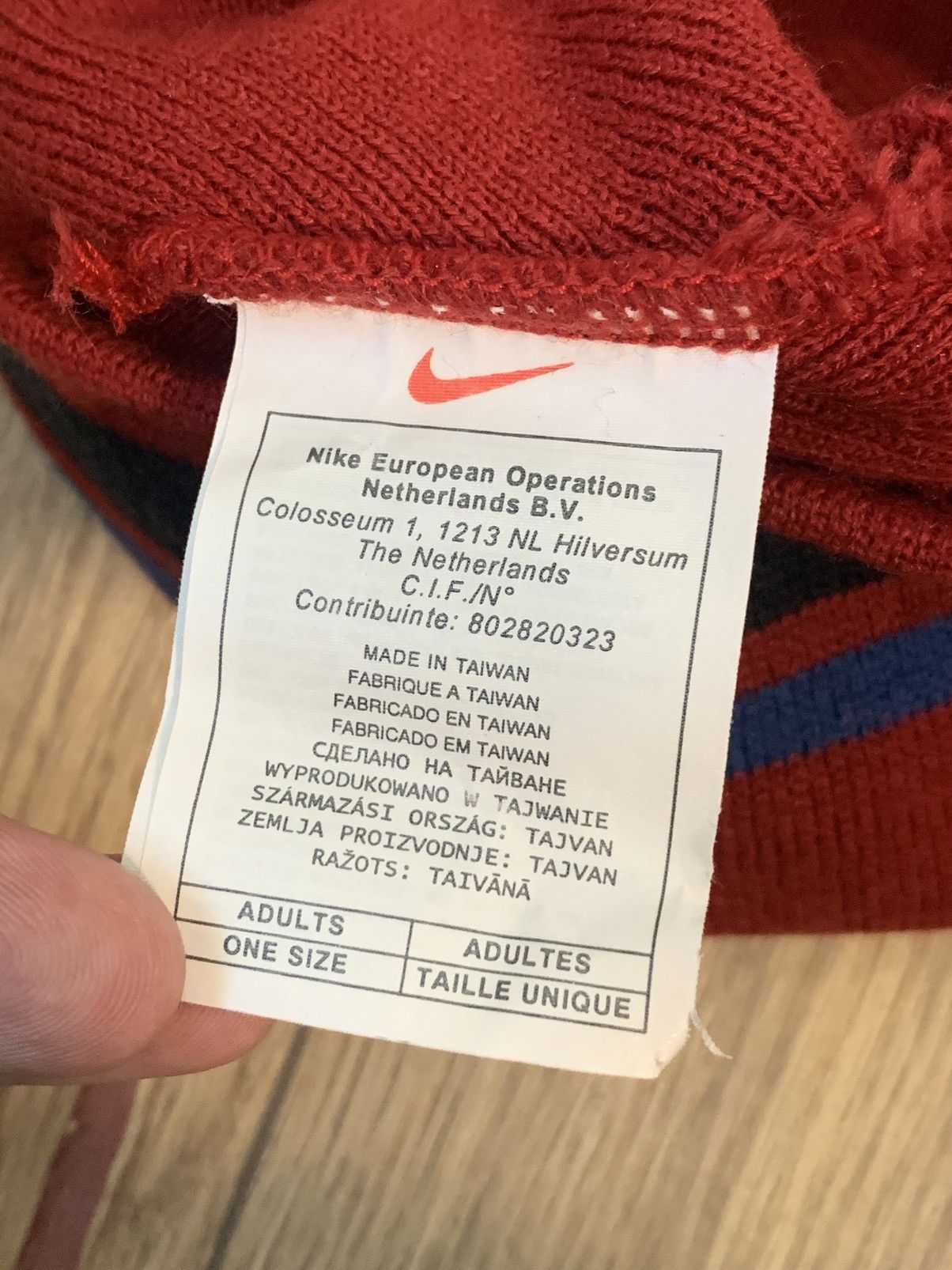 Nike Vintage F.C. Barcelona x Nike Big Logo Red Beanie Hat Y2K Size ONE SIZE - 2 Thumbnail