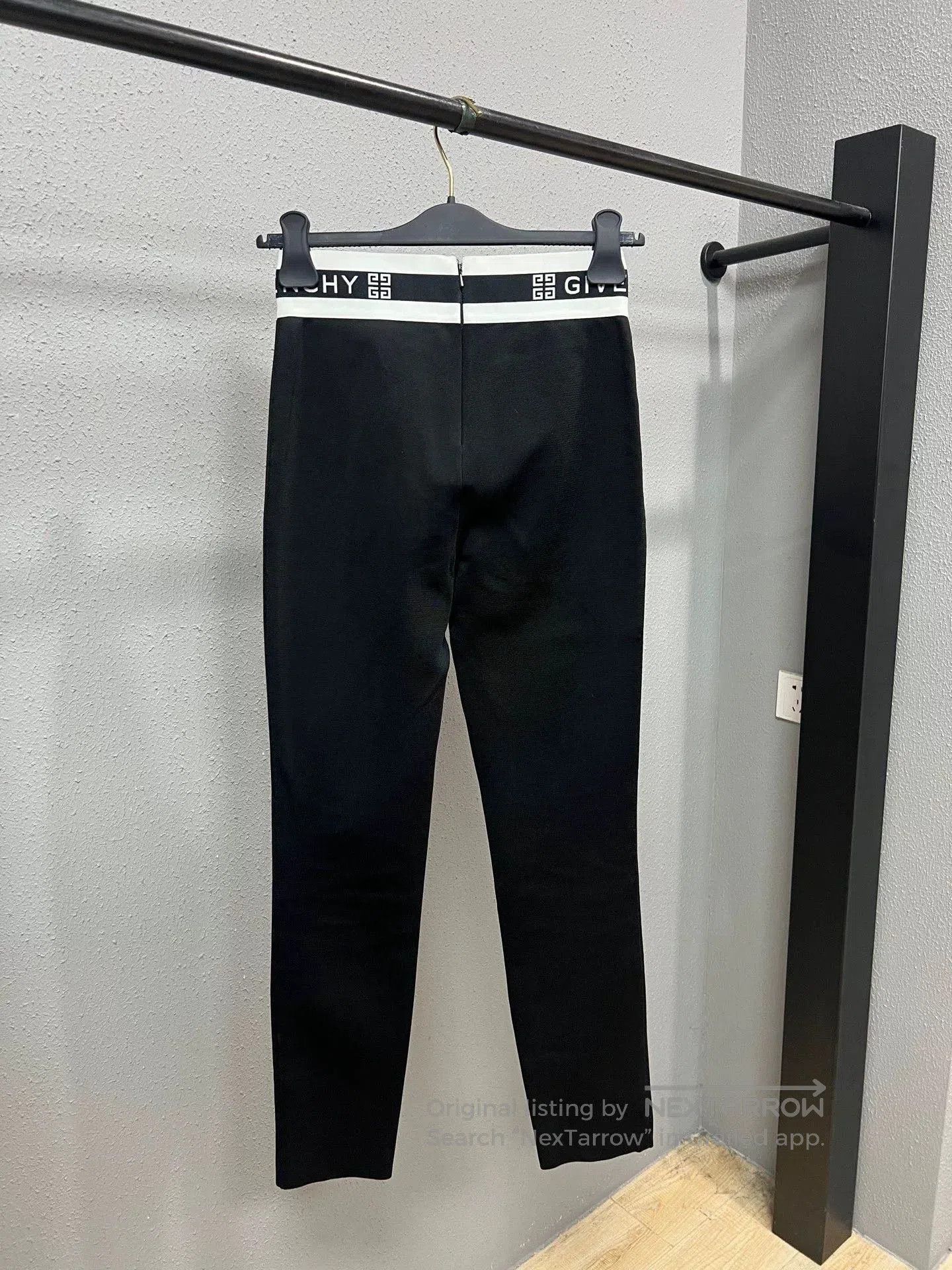 Givenchy Givenchy Logo Yoga Pants in Black. Size 23" - 2 Thumbnail