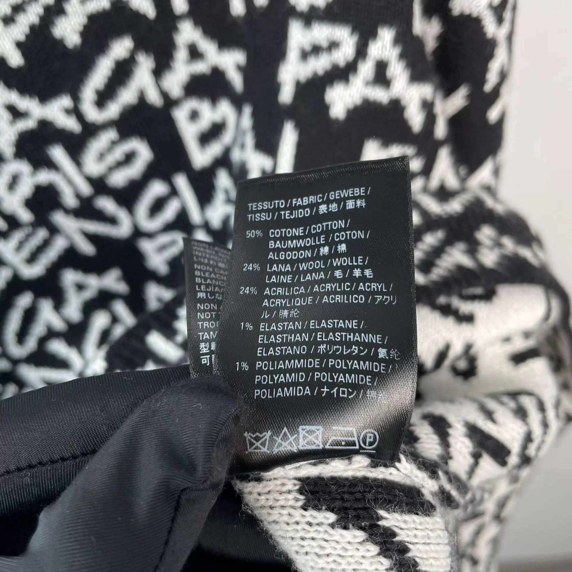 Balenciaga Balenciaga XS Black & White Size US XS / EU 42 / 0 - 6 Thumbnail