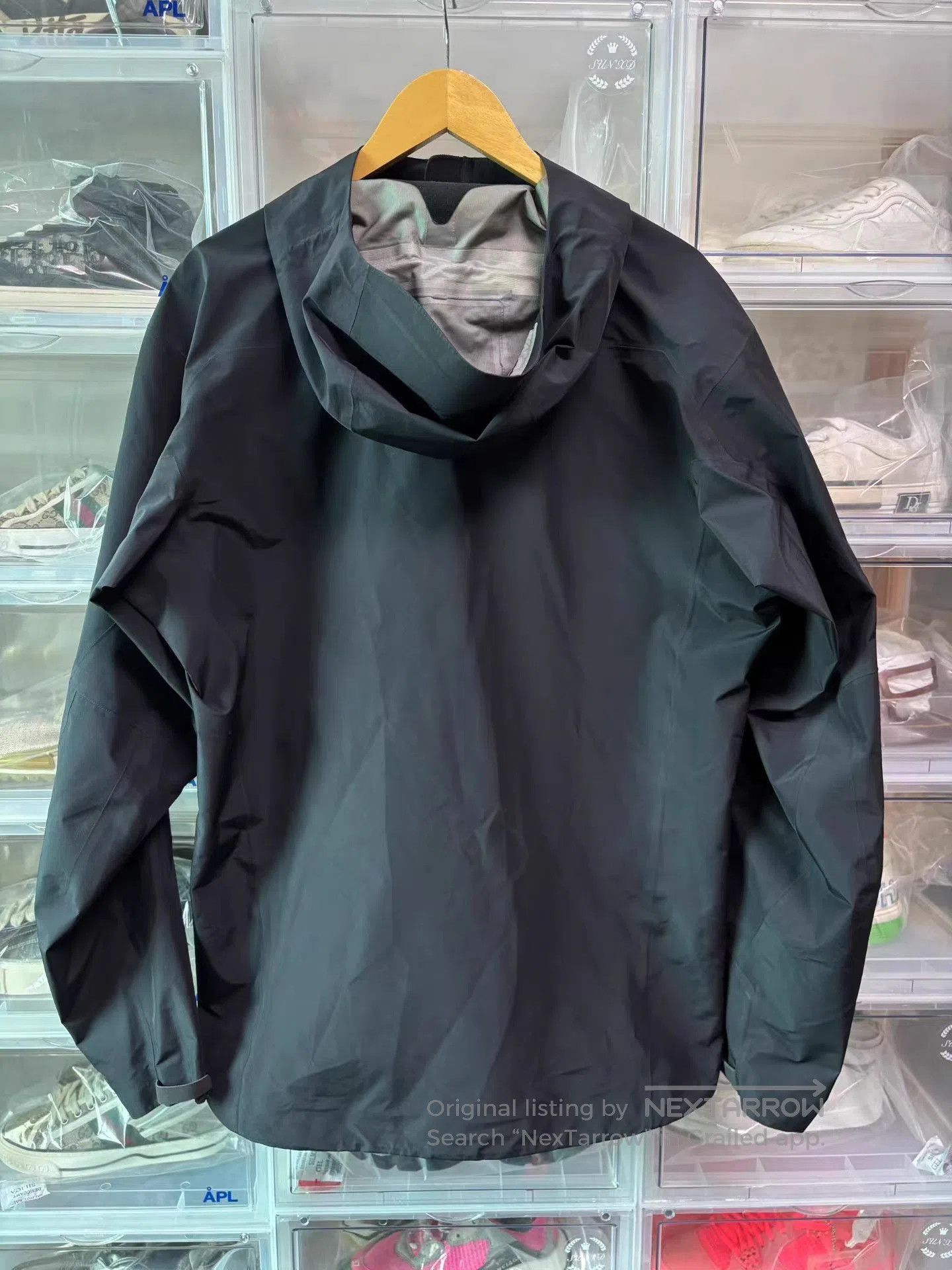 Arc'teryx Black Hooded Light Jacket Size L. Size US L / EU 52-54 / 3 - 6 Thumbnail
