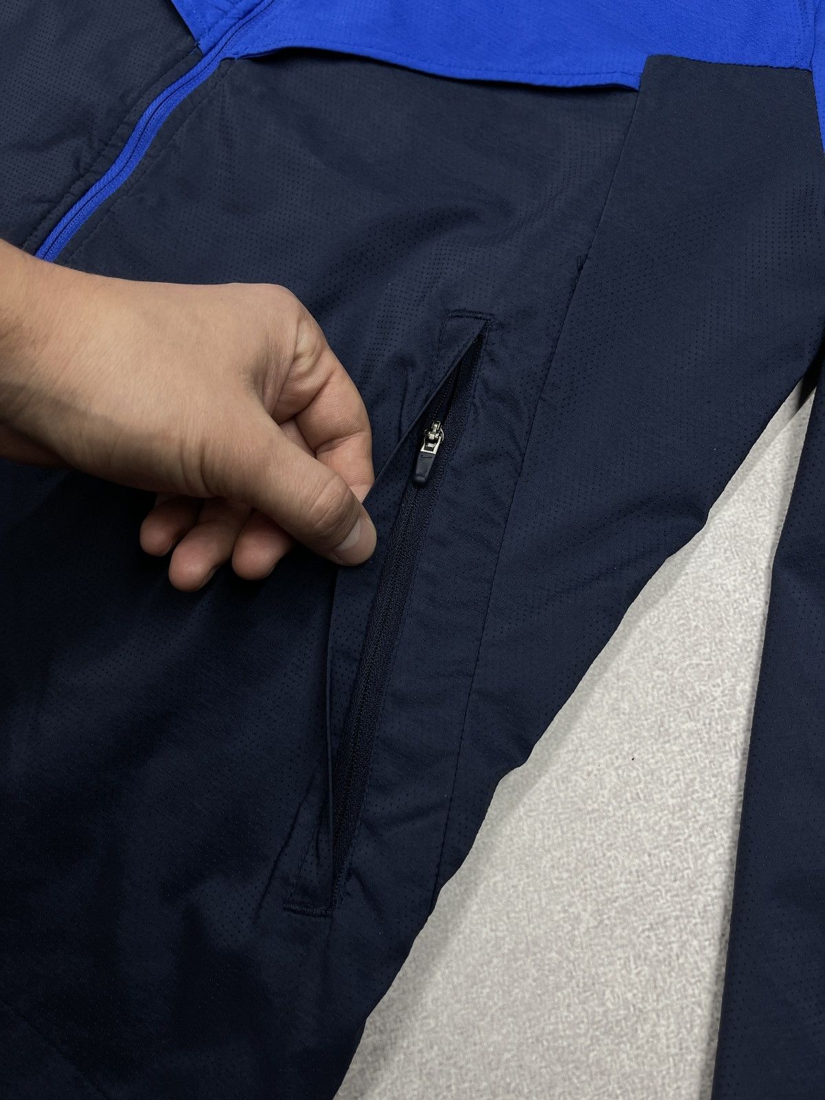 Nike Mens Nike Running Windrunner Hooded Jacket Blue Navy Size US S / EU 44-46 / 1 - 6 Thumbnail