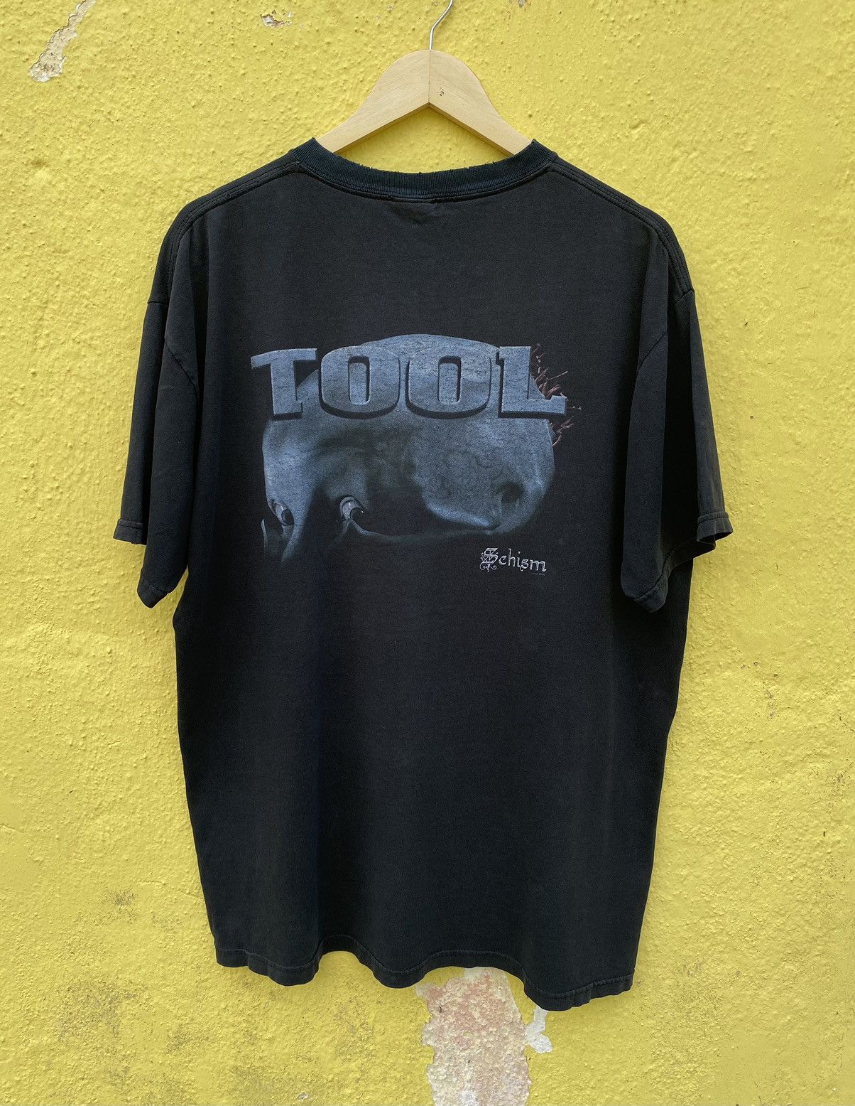 Band Tees Vintage tool schism band t shirt Size US XL / EU 56 / 4 - 8 Thumbnail