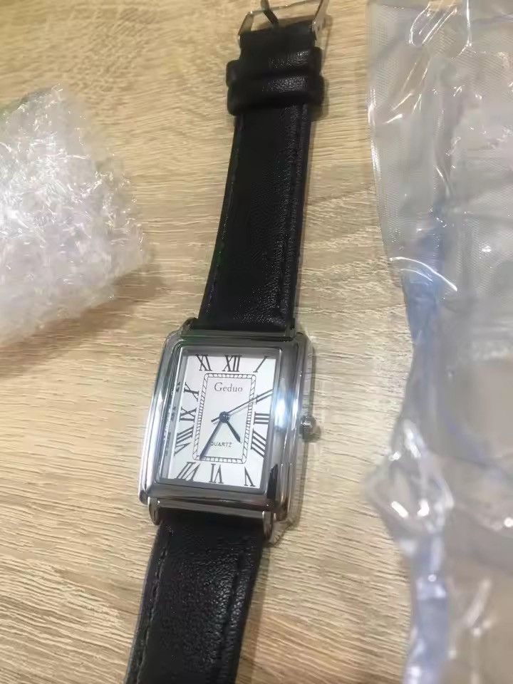 Vintage Vintage 90s vintage retro luxury style quartz leather watch Size ONE SIZE - 2 Thumbnail