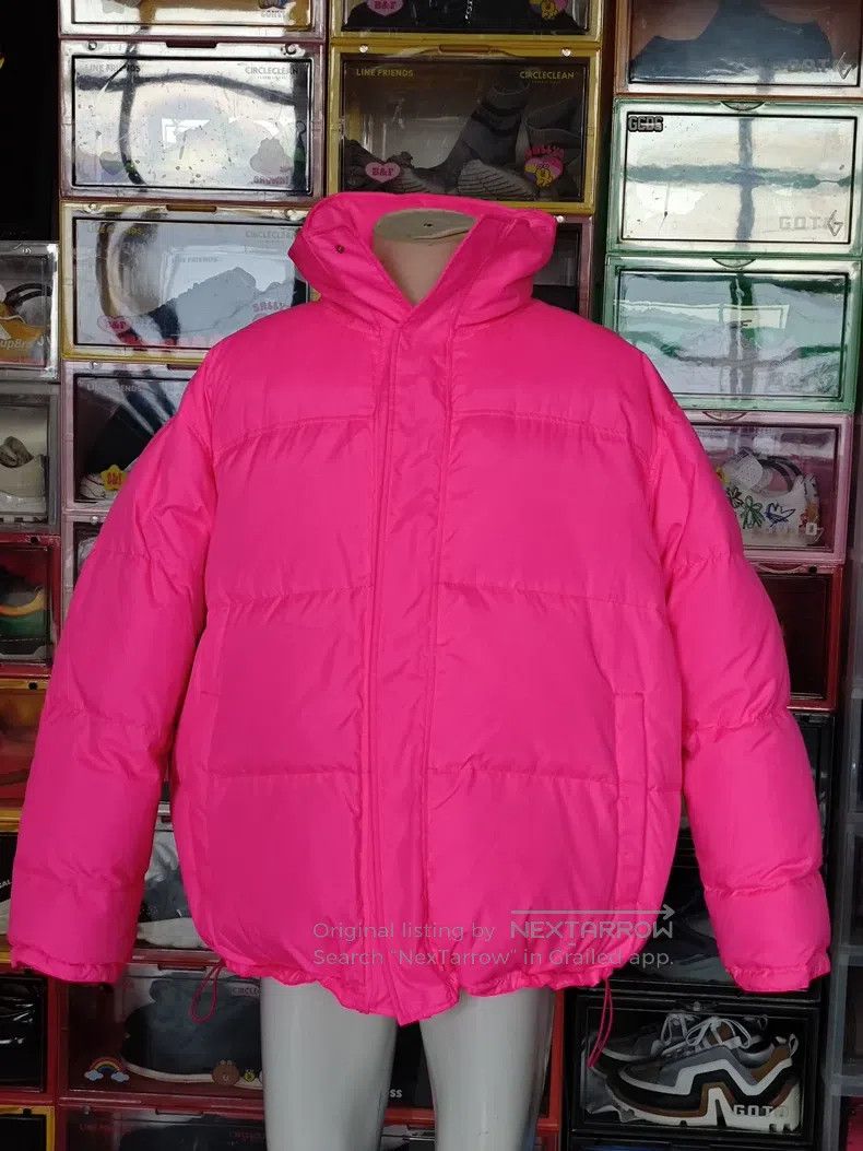Vetements Vetements Rose Red Down Jacket Coat Size US S / EU 44-46 / 1 - 1 Thumbnail