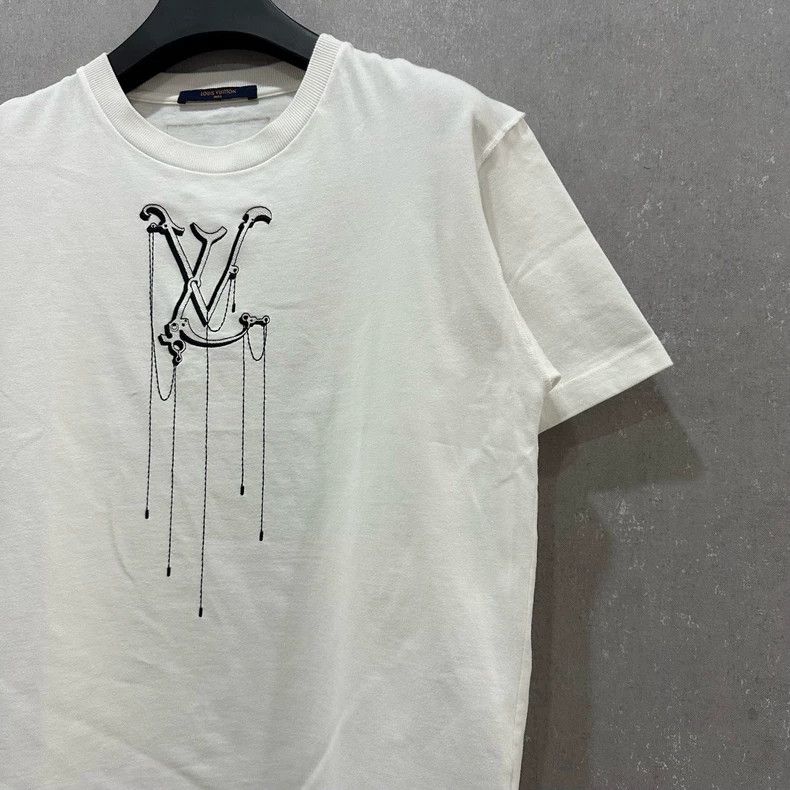 Louis Vuitton Louis Vuitton White logo pendant printed cotton crewneck s Size US M / EU 48-50 / 2 - 3 Thumbnail