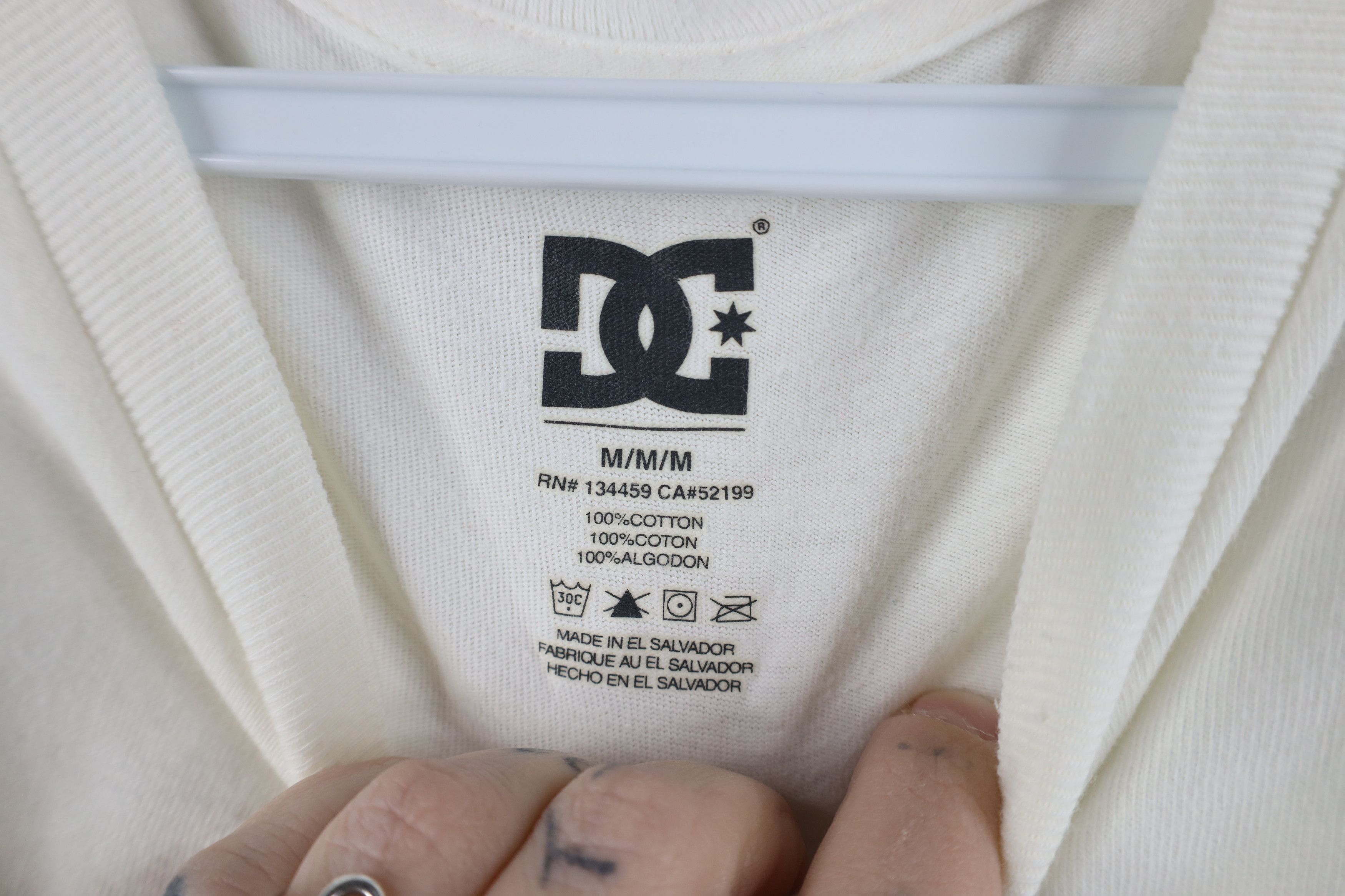 Vintage Vintage DC Shoes Skateboarding Short Sleeve T-Shirt White Size US M / EU 48-50 / 2 - 8 Thumbnail