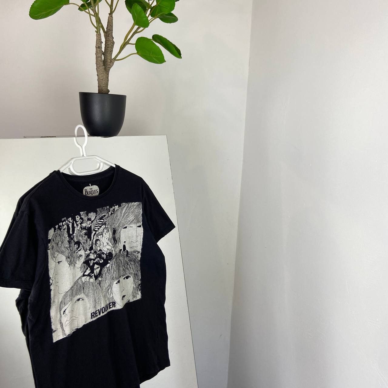 Band Tees The Beatles Revolver x Apple Vintage Rock Band T-Shirt Size US L / EU 52-54 / 3 - 2 Thumbnail