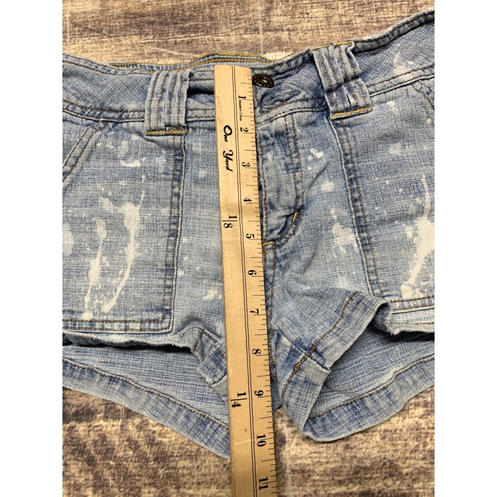 Vintage Womens Bongo Shorts Denim 28 inch Waist Size 5 Stretch Prefaded Distressed Flat Front Pockets Size 28" / US 6 / IT 42 - 6 Thumbnail