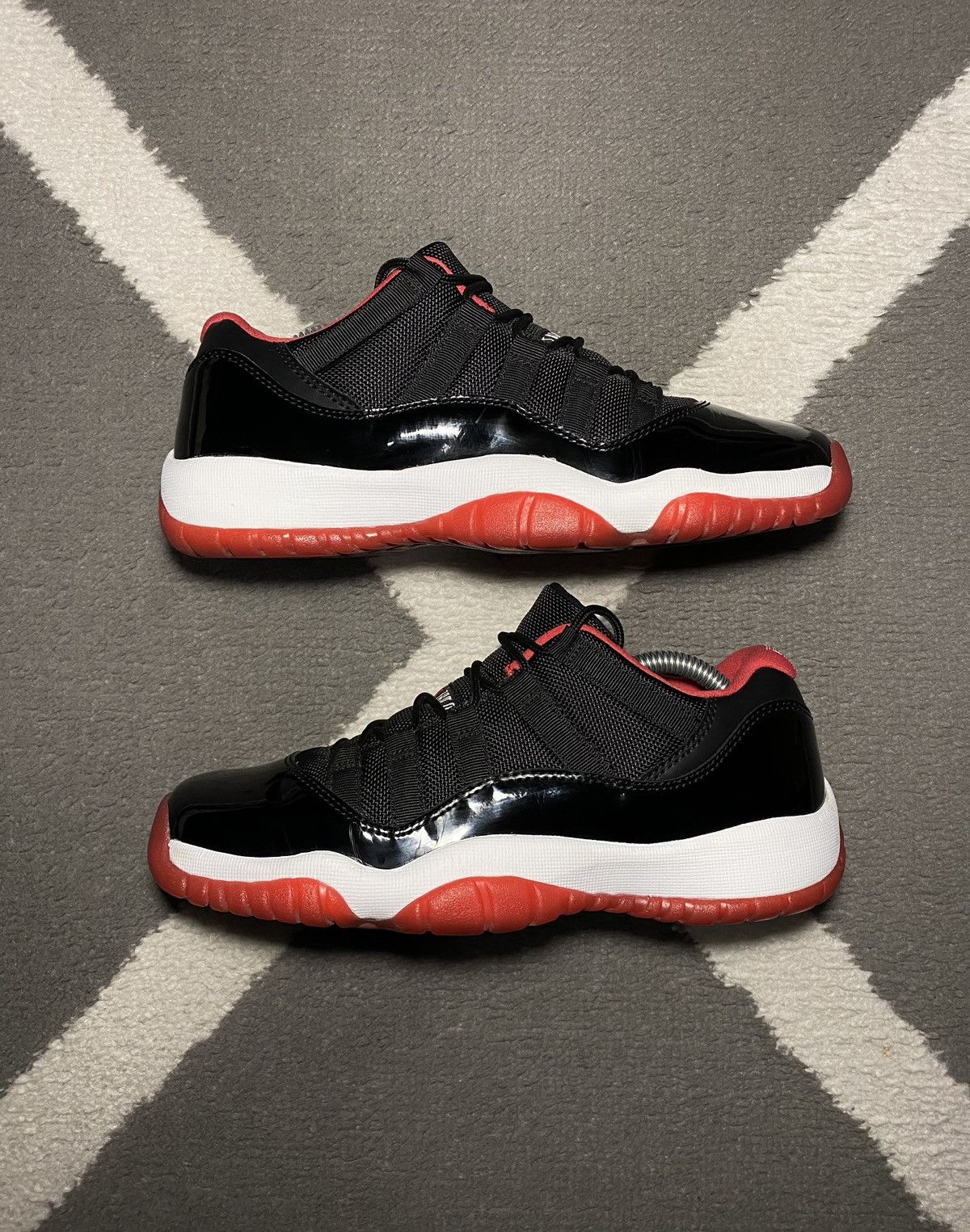 Jordan Brand × Nike Nike Air Jordan 11 Retro Low Bred (GS) 2015 sneakers Size US 7.5 / IT 37.5 - 2 Thumbnail