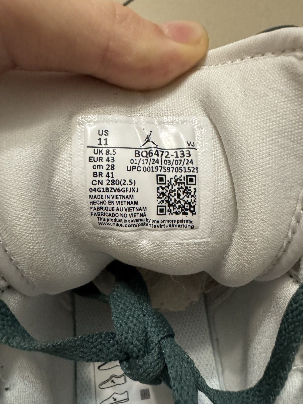 Nike Air Jordan 1 Mid Size US 11 / EU 44 - 6 Thumbnail