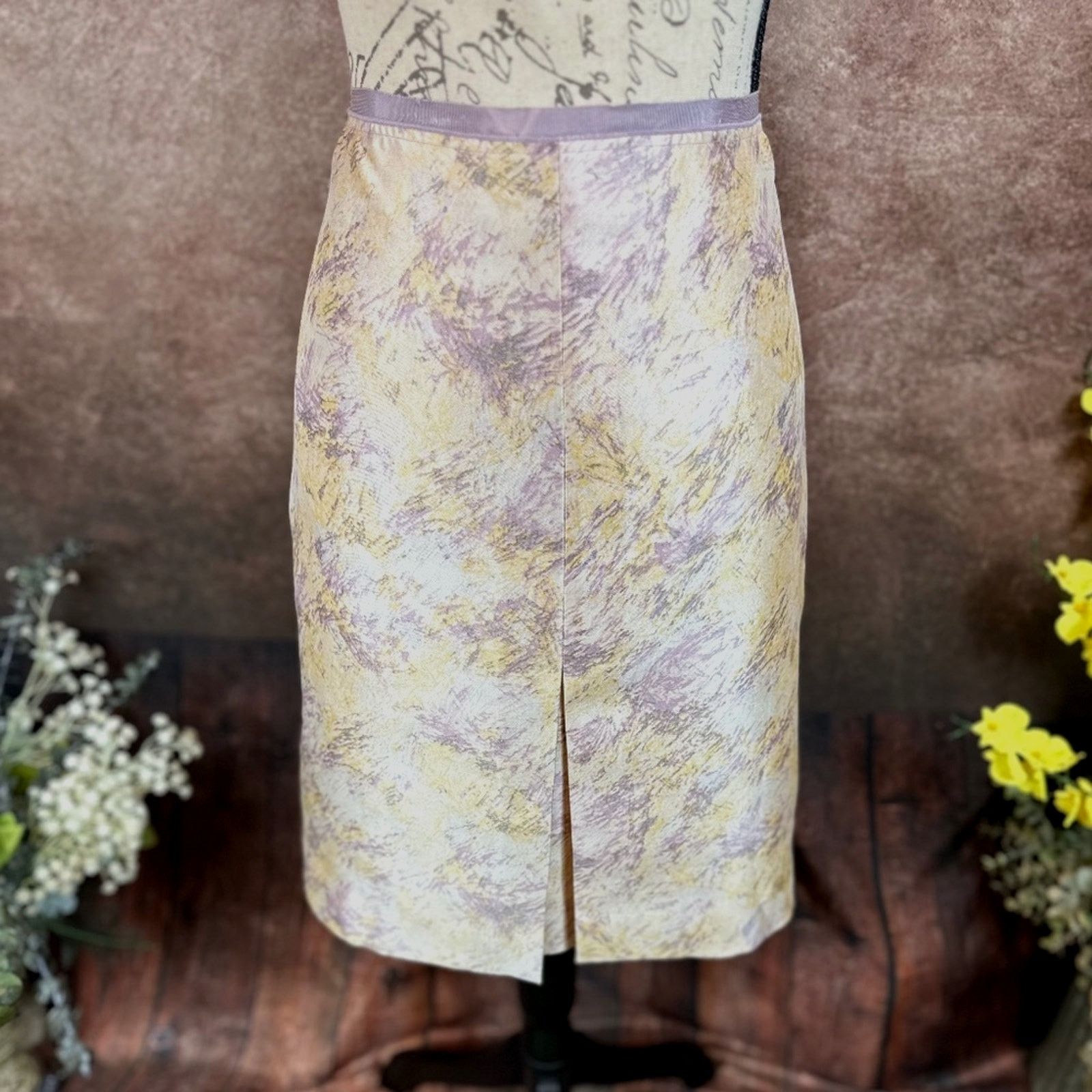 Other BCBGMaxazria Watercolor‎ Wool/Silk Skirt Lavender/Cream10 Size 32" / US 10 / IT 46 - 8 Thumbnail