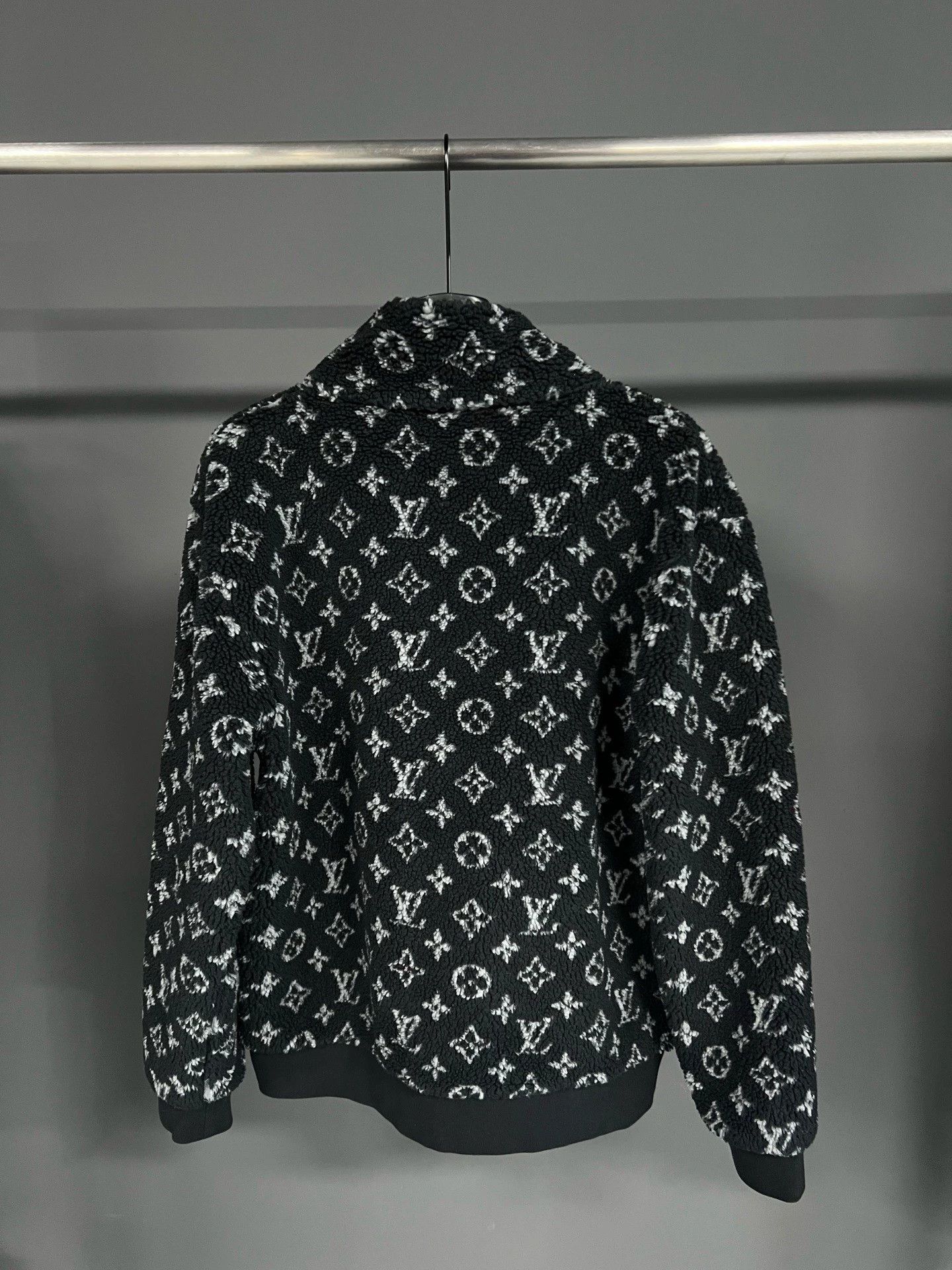 Louis Vuitton Louis Vuitton (LV) Teddy Bear Plush Jacket Size US XL / EU 56 / 4 - 2 Thumbnail