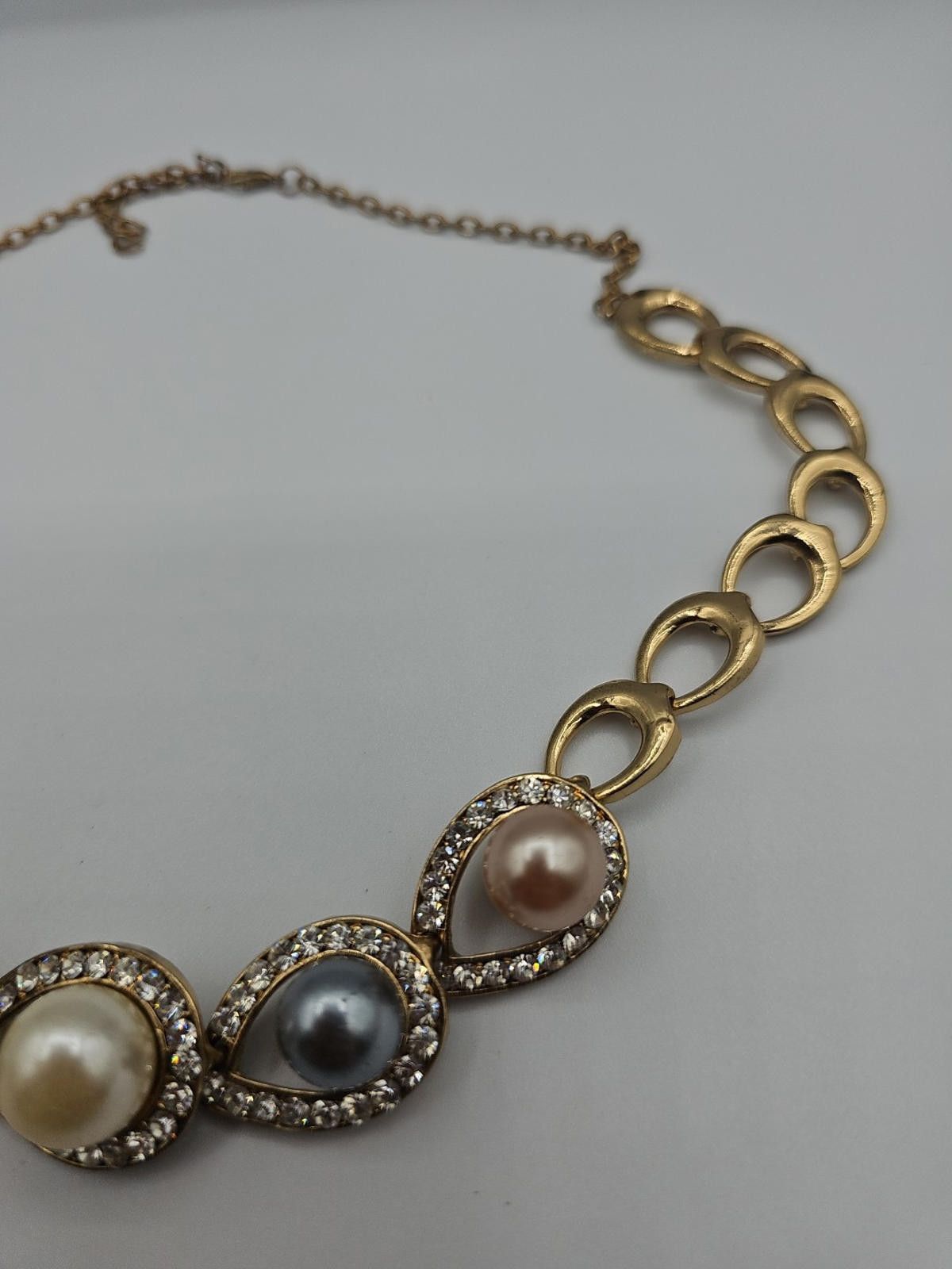 The Unbranded Brand Gold-toned Necklace with Faux Pearls and Rhinestones Size ONE SIZE - 5 Thumbnail