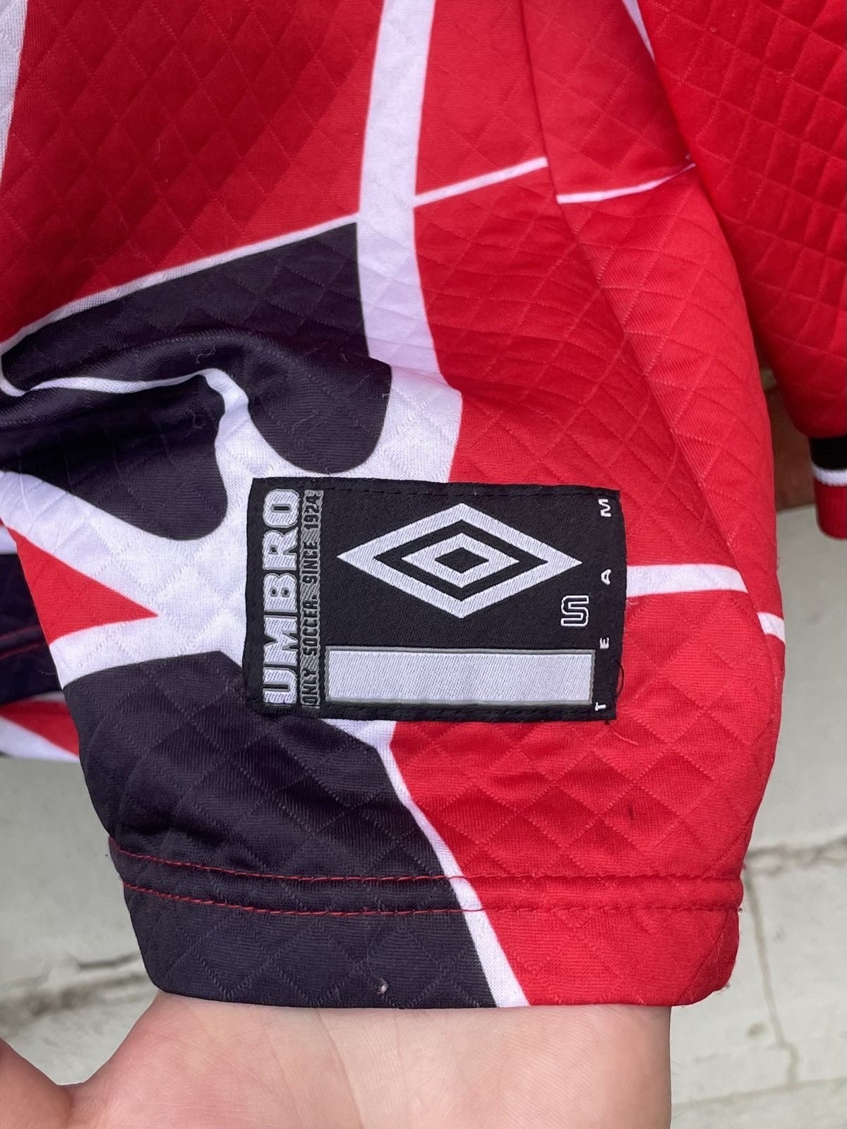 Umbro VTG Umbro Black Red White Goalie Shirt Padded Soccer V Neck Size US S / EU 44-46 / 1 - 4 Thumbnail