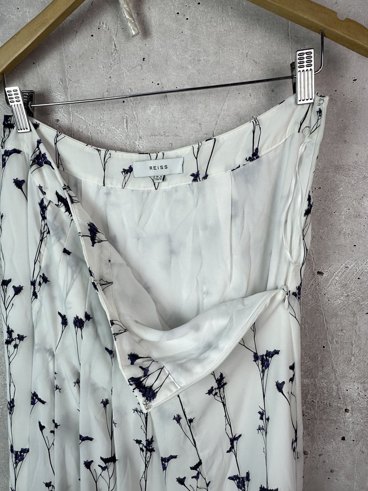 Reiss Reiss Aislin Print Flowers White Long Sleeve Shirt + Skirt Size S / US 4 / IT 40 - 12 Thumbnail