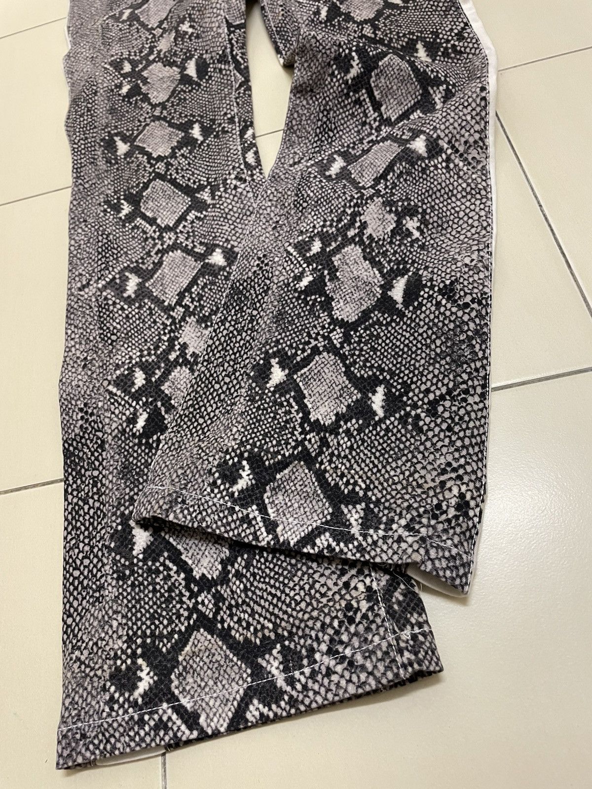 Japanese Brand Valenza Sport Snakeskin Print Bootcut Pants Size 26" / US 2 / IT 38 - 3 Thumbnail