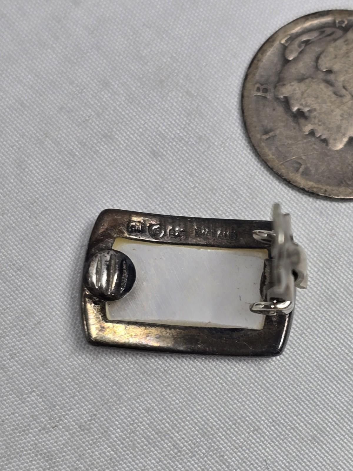 The Unbranded Brand Sterling Silver Mother of Pearl Huggie Earrings Size ONE SIZE - 5 Thumbnail
