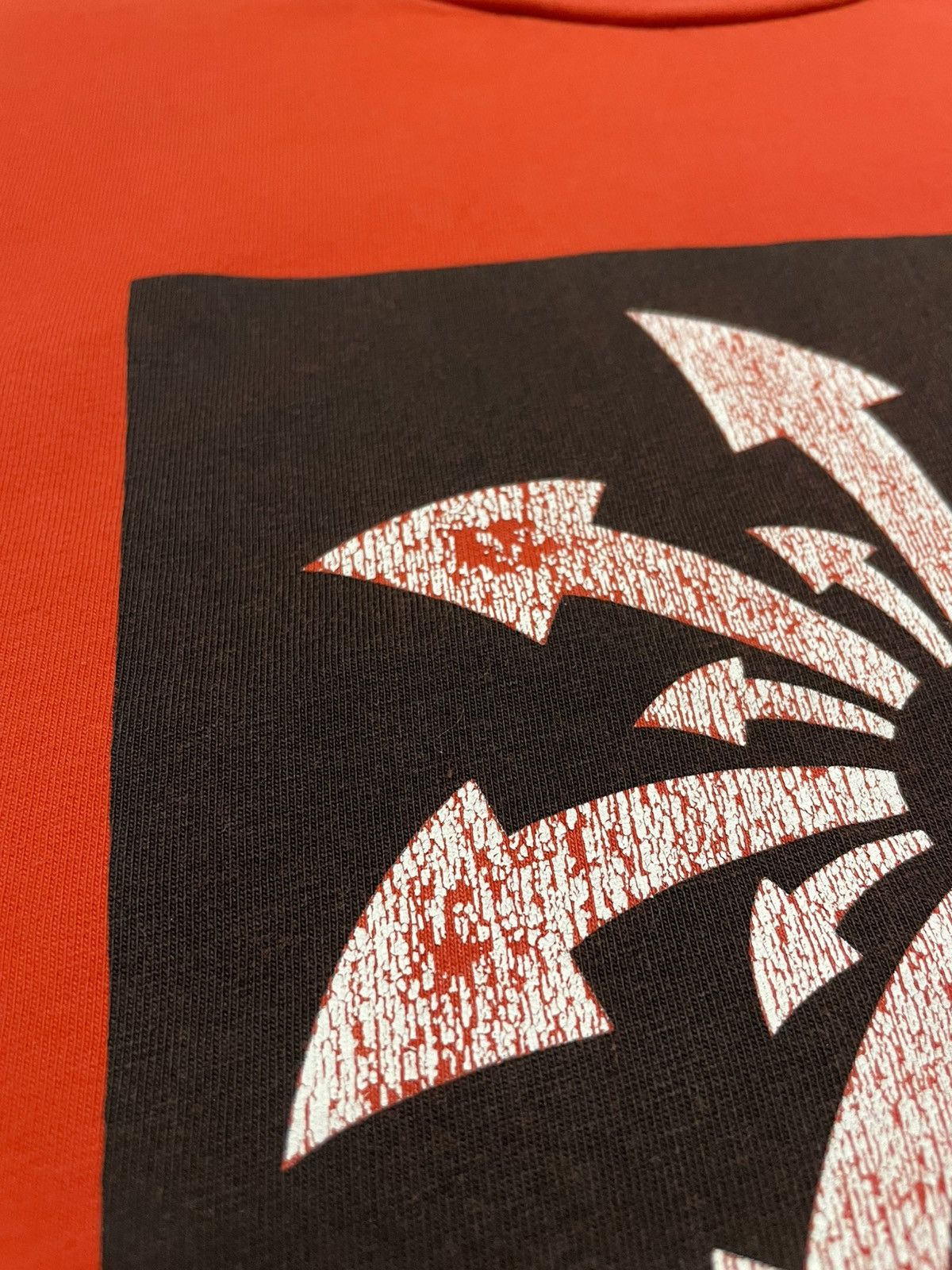Gosha Rubchinskiy Gosha Rubchinskiy Red Dj Arrow “East Blow” T-Shirt Size US L / EU 52-54 / 3 - 7 Thumbnail