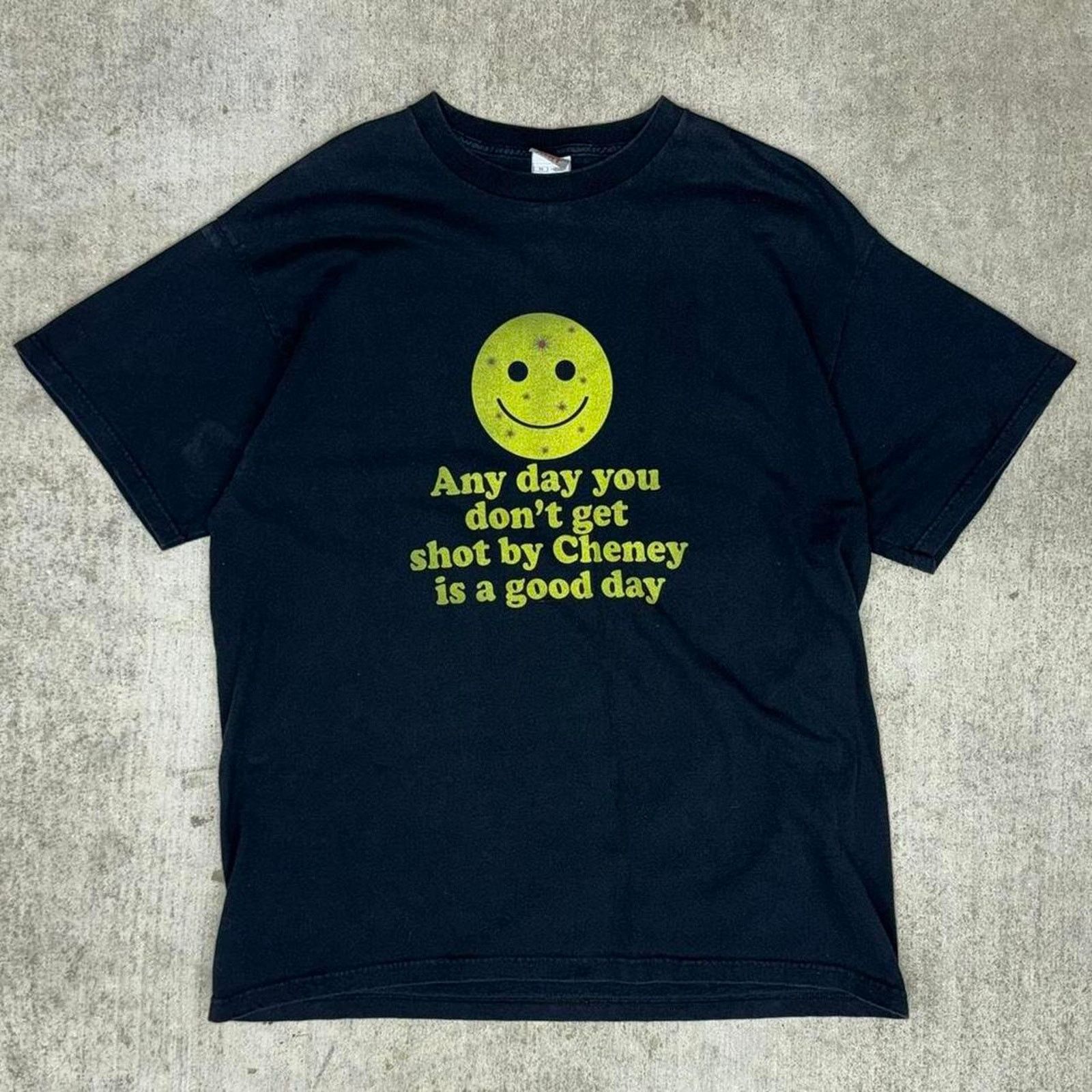 Fruit Of The Loom XL - Vintage smiley face bullet hole cheney t-shirt Size US XL / EU 56 / 4 - 1 Thumbnail