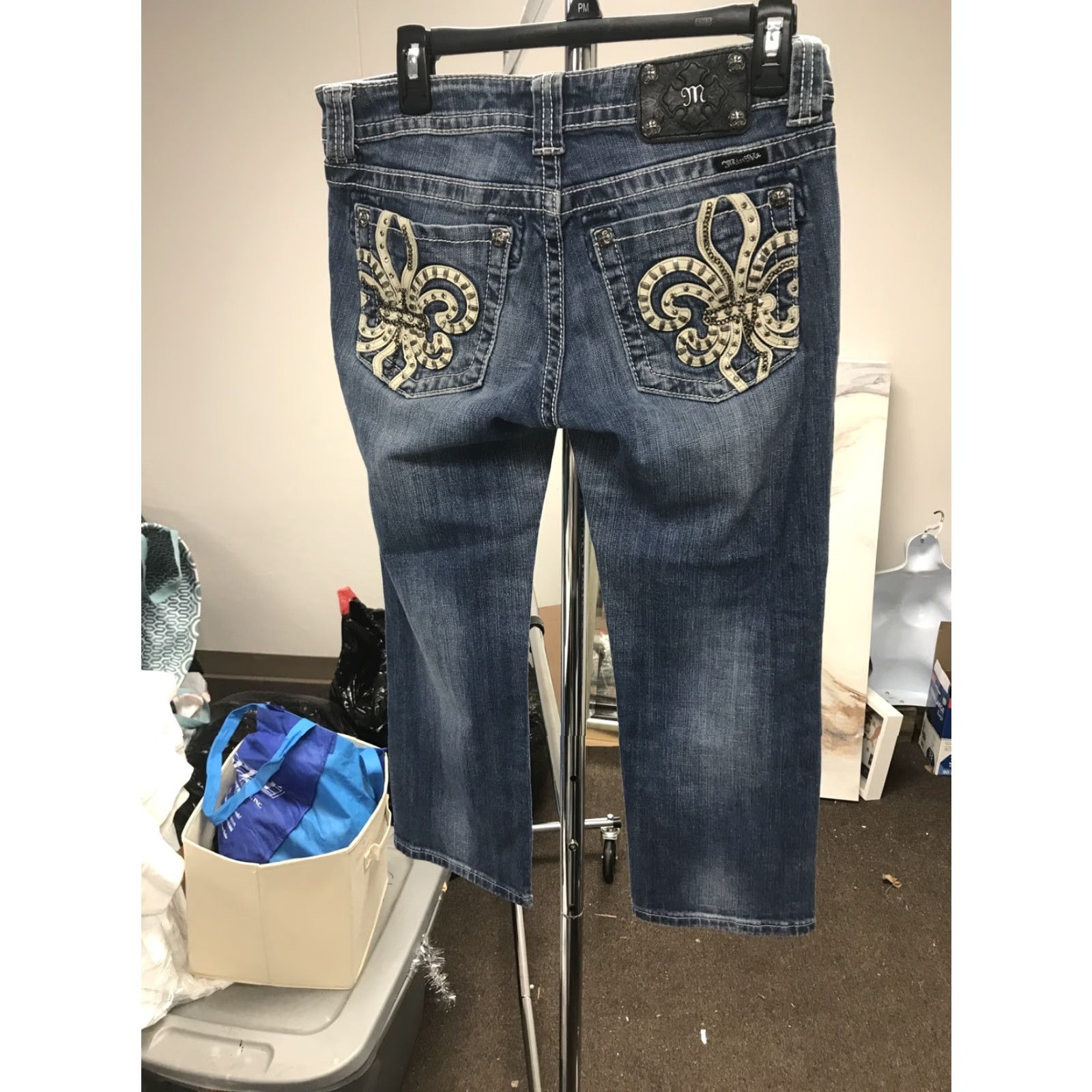 Miss Me Miss Me Capri Jeans Women's 30 Medium Wash Denim JP6048P5 Jeans Capris 5-Pocket Slim Blue Autumn Womens Mens Size 30" / US 8 / IT 44 - 2 Thumbnail