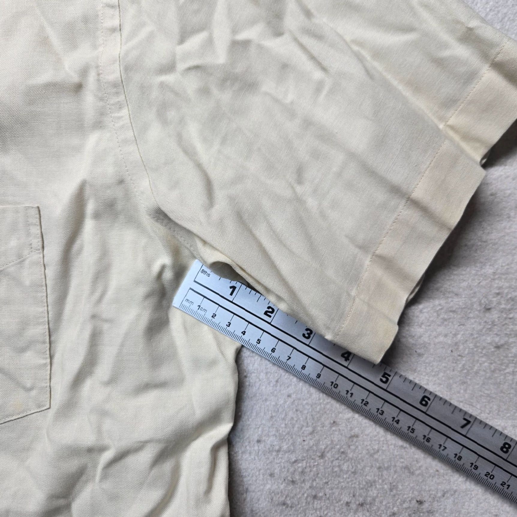 X-LARGE VINTAGE Authentic St. John's Bay Shirt Men XL Beige Solid Short Sleeve Button-Up Collared Up for Business Casual Travel Size US XL / EU 56 / 4 - 5 Thumbnail