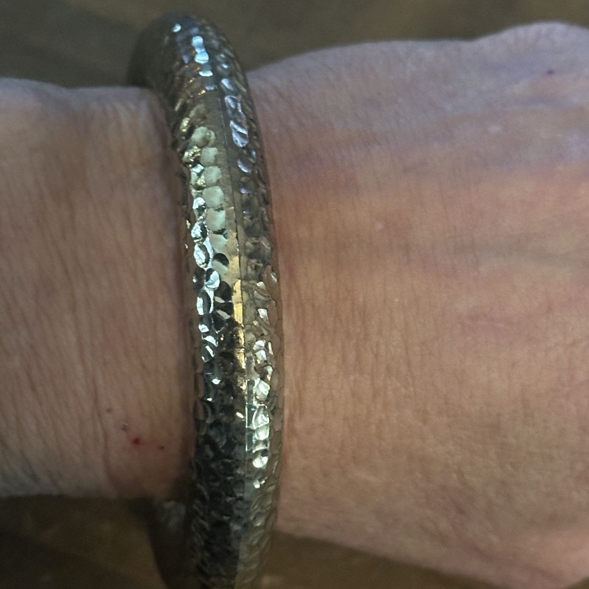 Other Gold tone hammered round bangle bracelet Size ONE SIZE - 2 Thumbnail