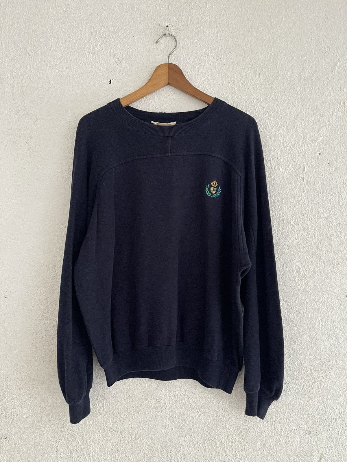 Gucci Vintage Gucci Embroidered Sweatshirt Made in Italy Size US S / EU 44-46 / 1 - 1 Thumbnail
