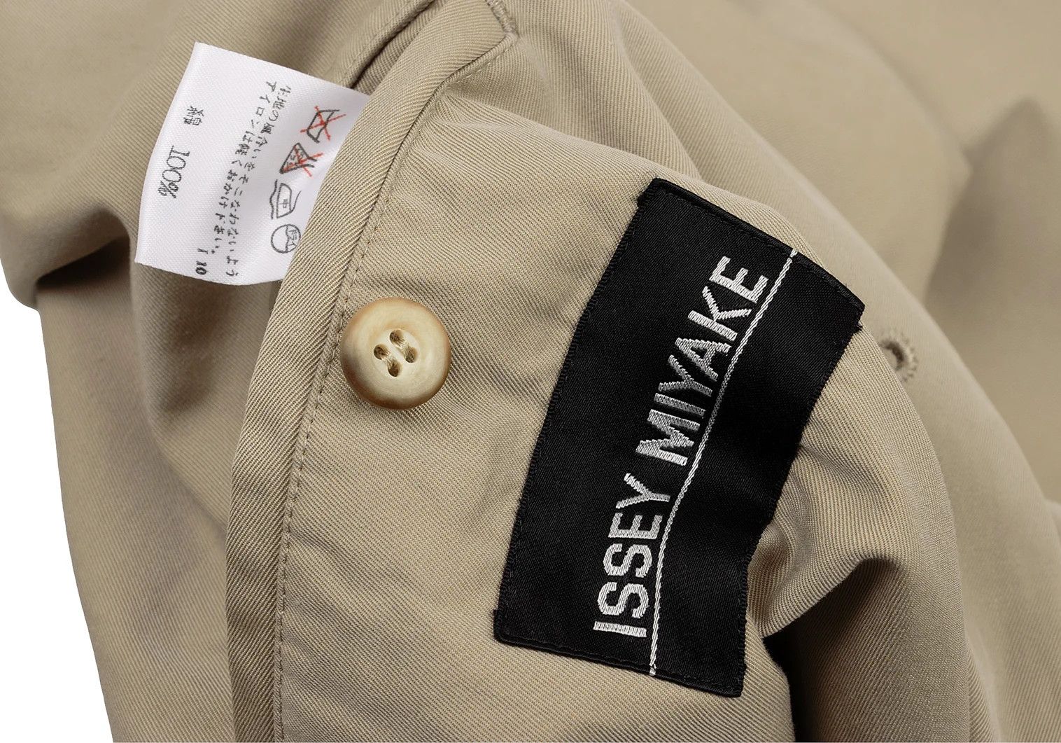 Issey Miyake Cotton Multi-Pocket Design Jacket in Beige, Size S Size US S / EU 44-46 / 1 - 19 Thumbnail