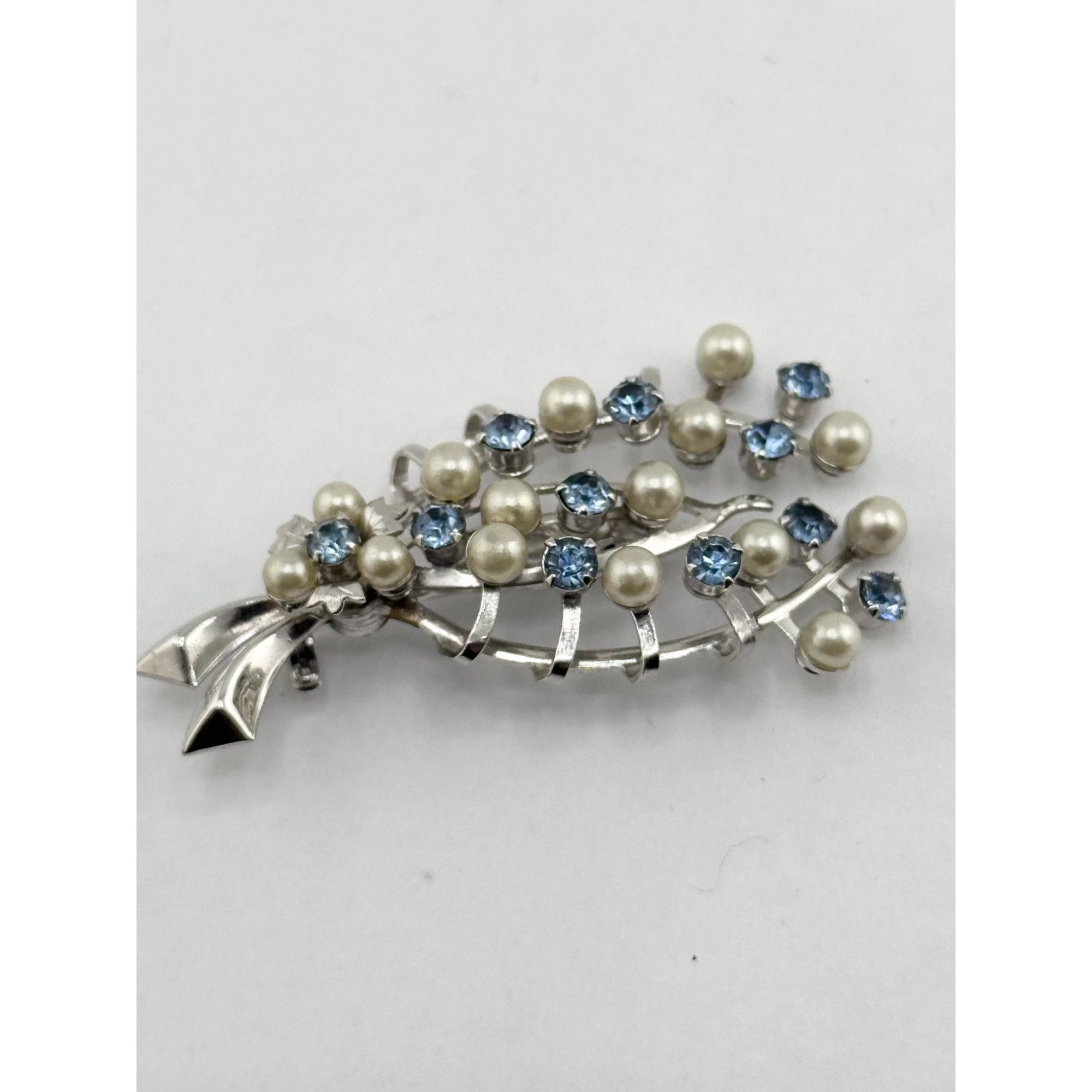 Vintage Kramer of New York Pearl Blue rhinestone vintage pin brooch Size ONE SIZE - 2 Thumbnail