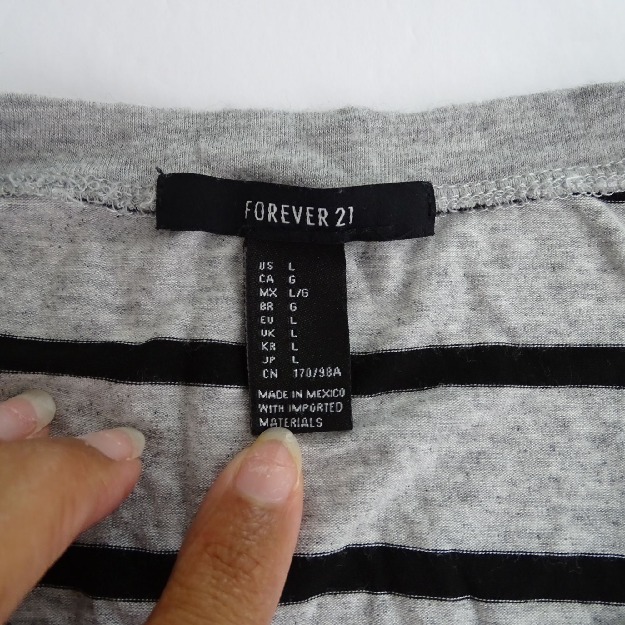 Forever 21 Forever 21 Gray Striped Short Sleeve Knit Top T-shirt Size L Size L / US 10 / IT 46 - 4 Thumbnail