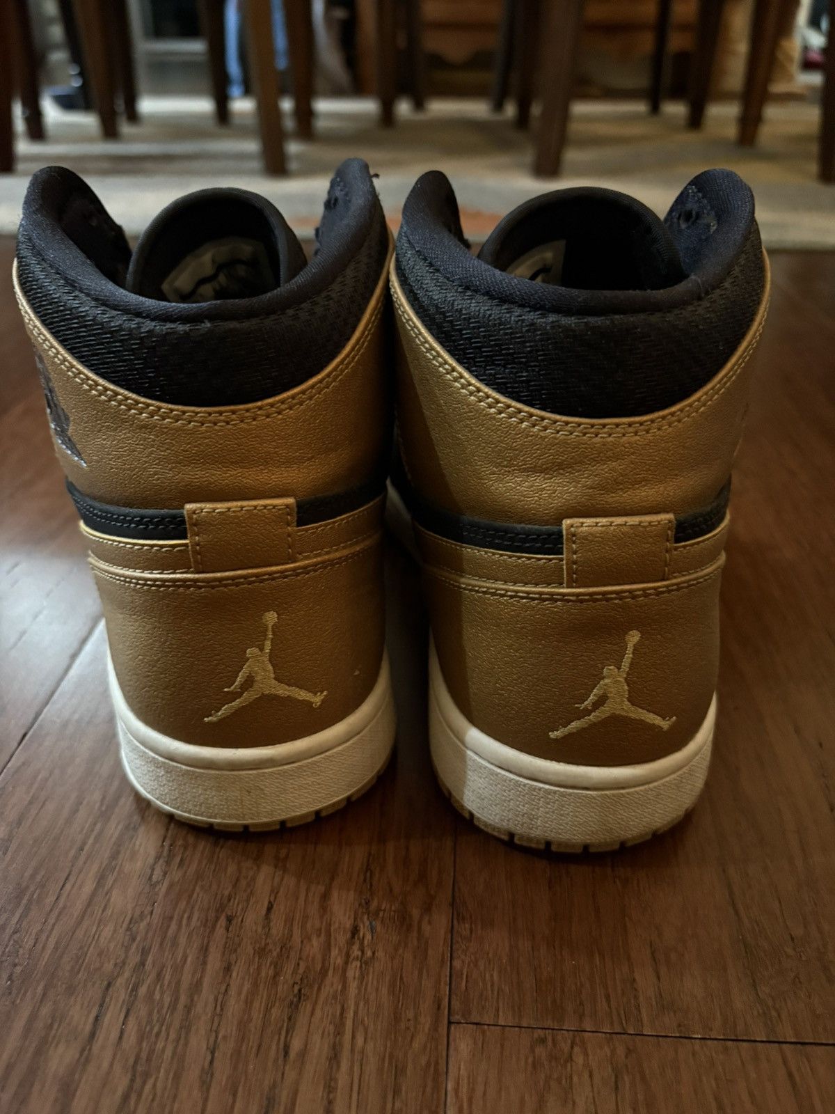 Nike Jordan 1 Retro - Melo PE Size US 10.5 / EU 43-44 - 3 Thumbnail