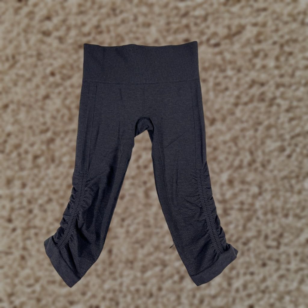 Lululemon Lululemon Pants Womens 2 Gray In The Flow Crop Ruched Gym Yoga Cropped Stretch Straight 2 Regular Womens Size 26" / US 2 / IT 38 - 1 Thumbnail