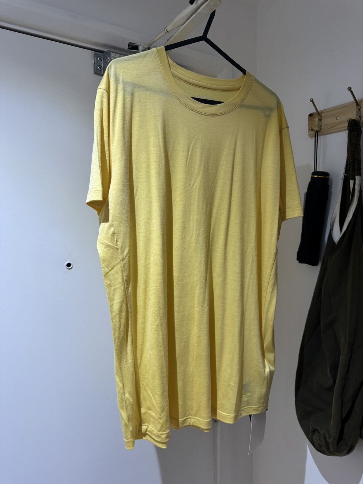 Arc'teryx Arcteryx Lana crew SS Women Tee shirt with sporty cutting Size L / US 10 / IT 46 - 1 Thumbnail