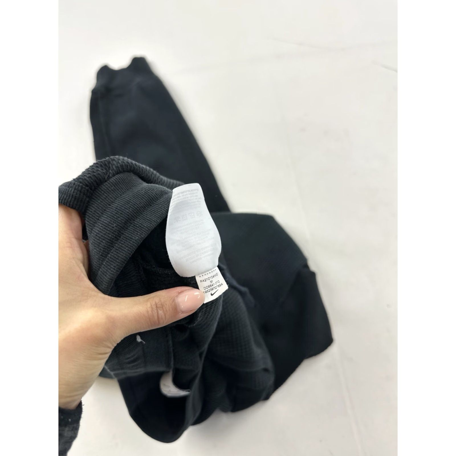 Nike Nike Women’s Jogger Pants M Black Knit Activewear Tapered Inseam 28 Pockets Elastic Waist Drawstring Athleisure Size 32" / US 10 / IT 46 - 6 Thumbnail