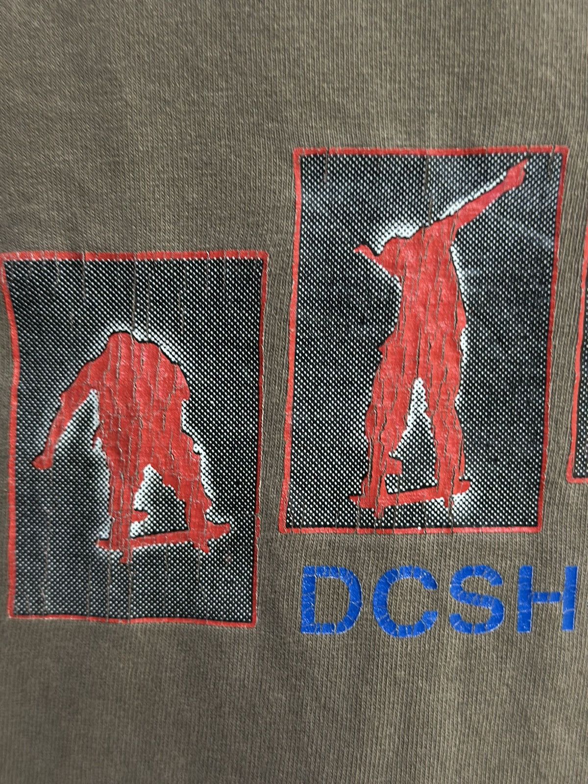 Vintage Thrashed Vintage Dc Shoes Skateboard faded Tee Size US L / EU 52-54 / 3 - 3 Thumbnail