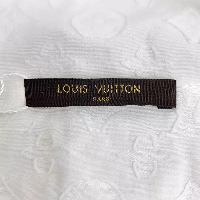 Louis Vuitton Louis Vuitton White logo embossed full-print cotton lapel Size US S / EU 44-46 / 1 - 5 Thumbnail