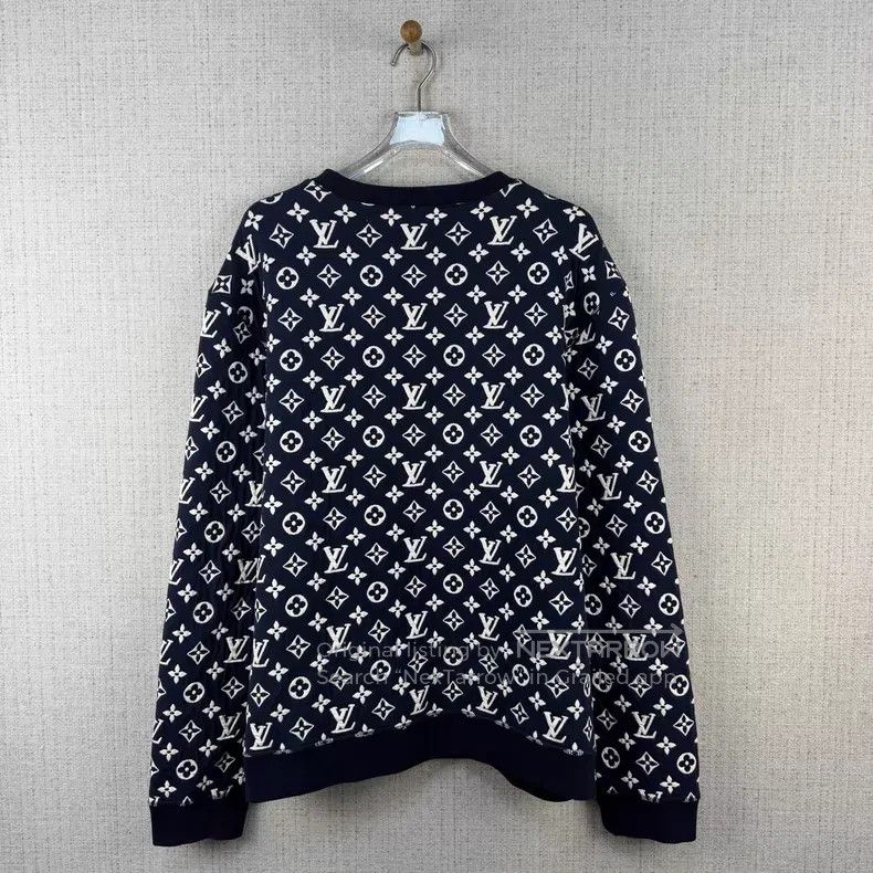 Louis Vuitton Louis Vuitton size 4l Round neck sweatshirt with full print Size US M / EU 48-50 / 2 - 3 Thumbnail