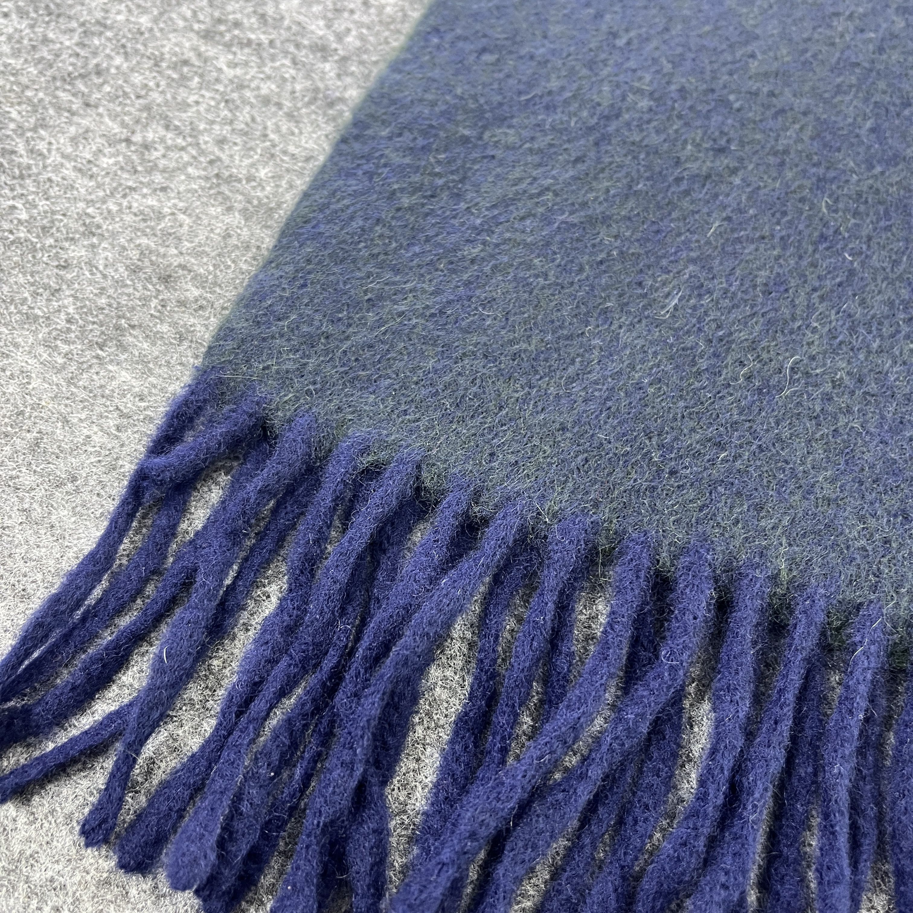 Barneys New York Scarf / Muffler / Neckwear T763