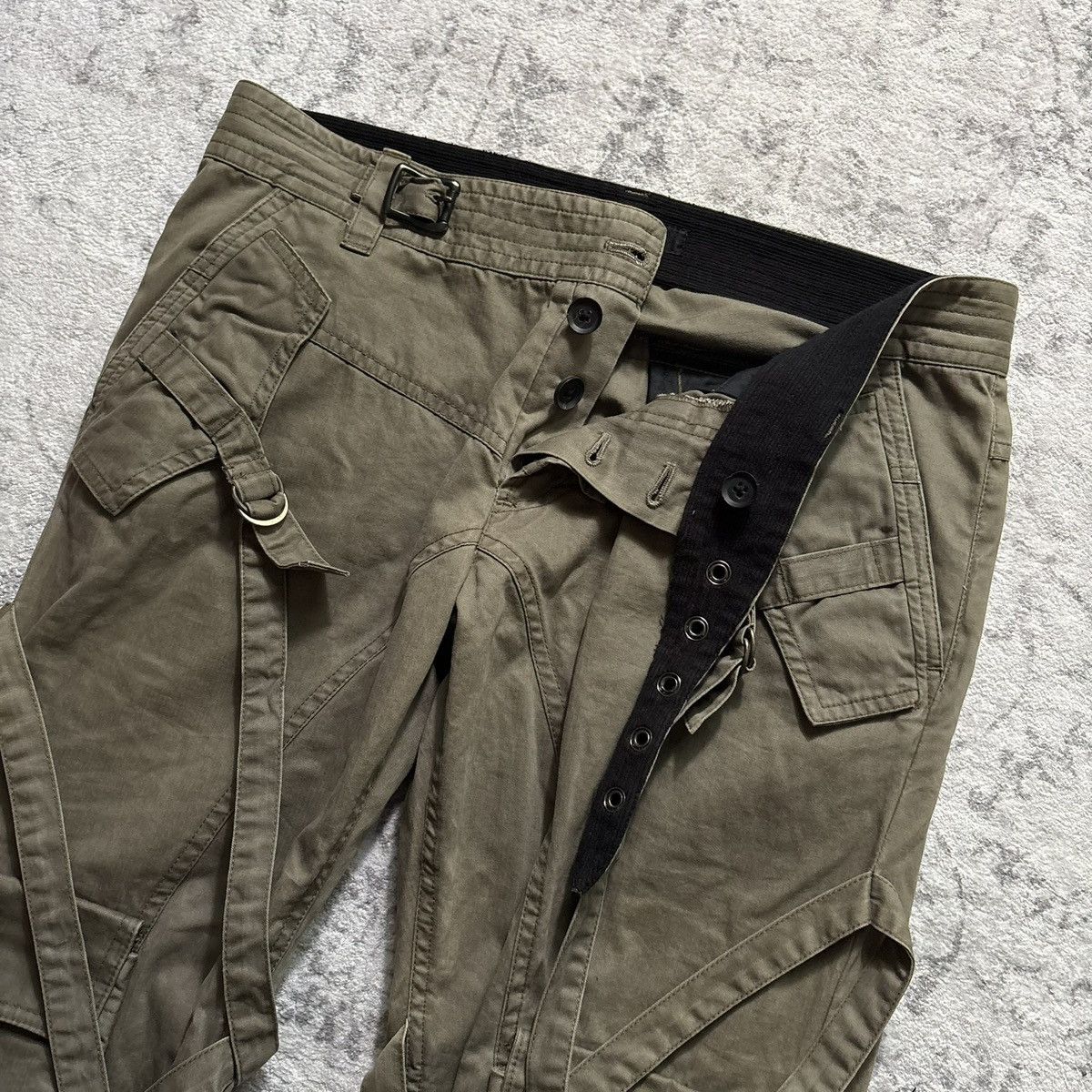 Yasuyuki Ishii Yasuyuki Ishii Bondage Strap Cargo Pants | Size L Size US 34 / EU 50 - 5 Thumbnail