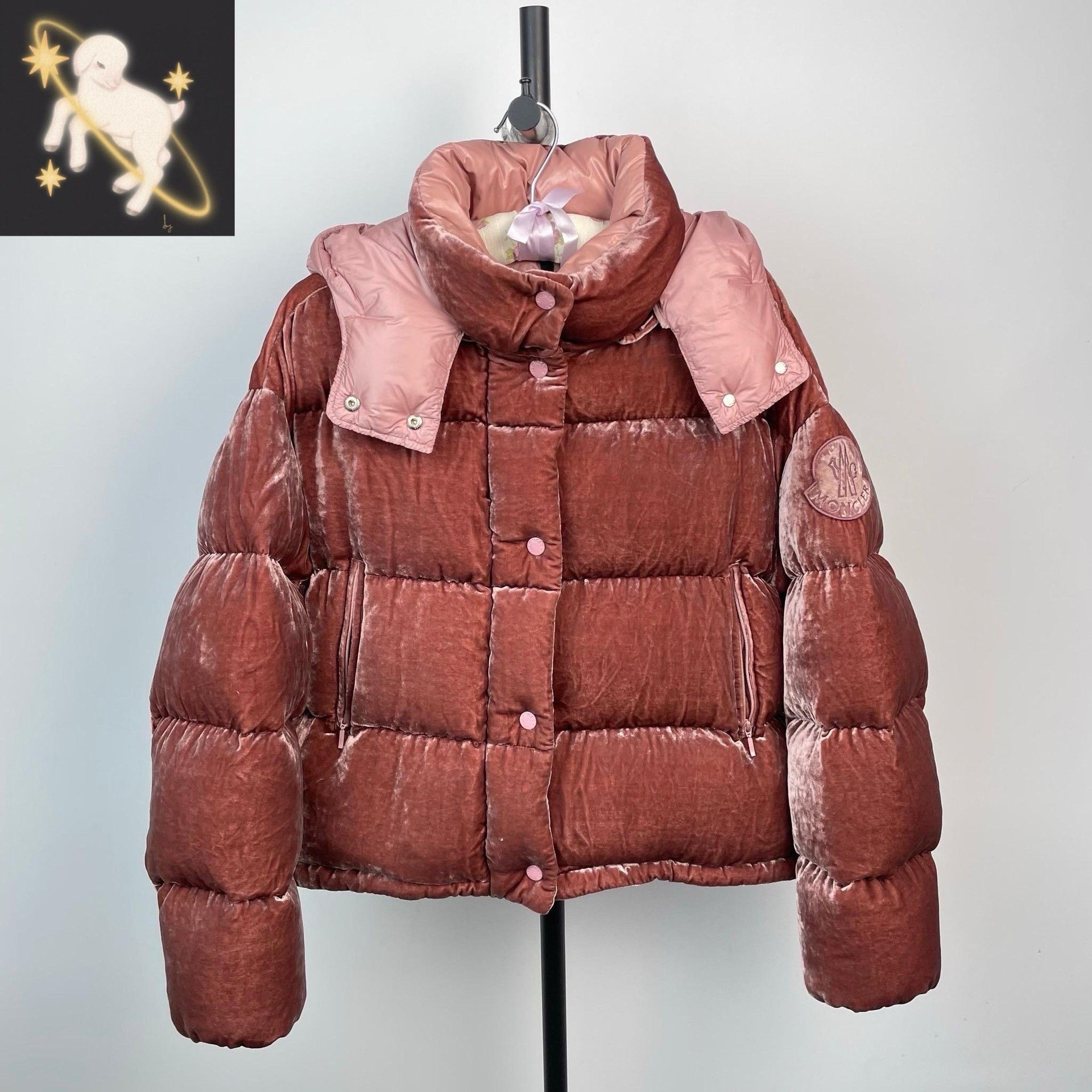 Moncler Moncler Velvet Cropped Beige Down Jacket M Women Size M / US 6-8 / IT 42-44 - 1 Thumbnail