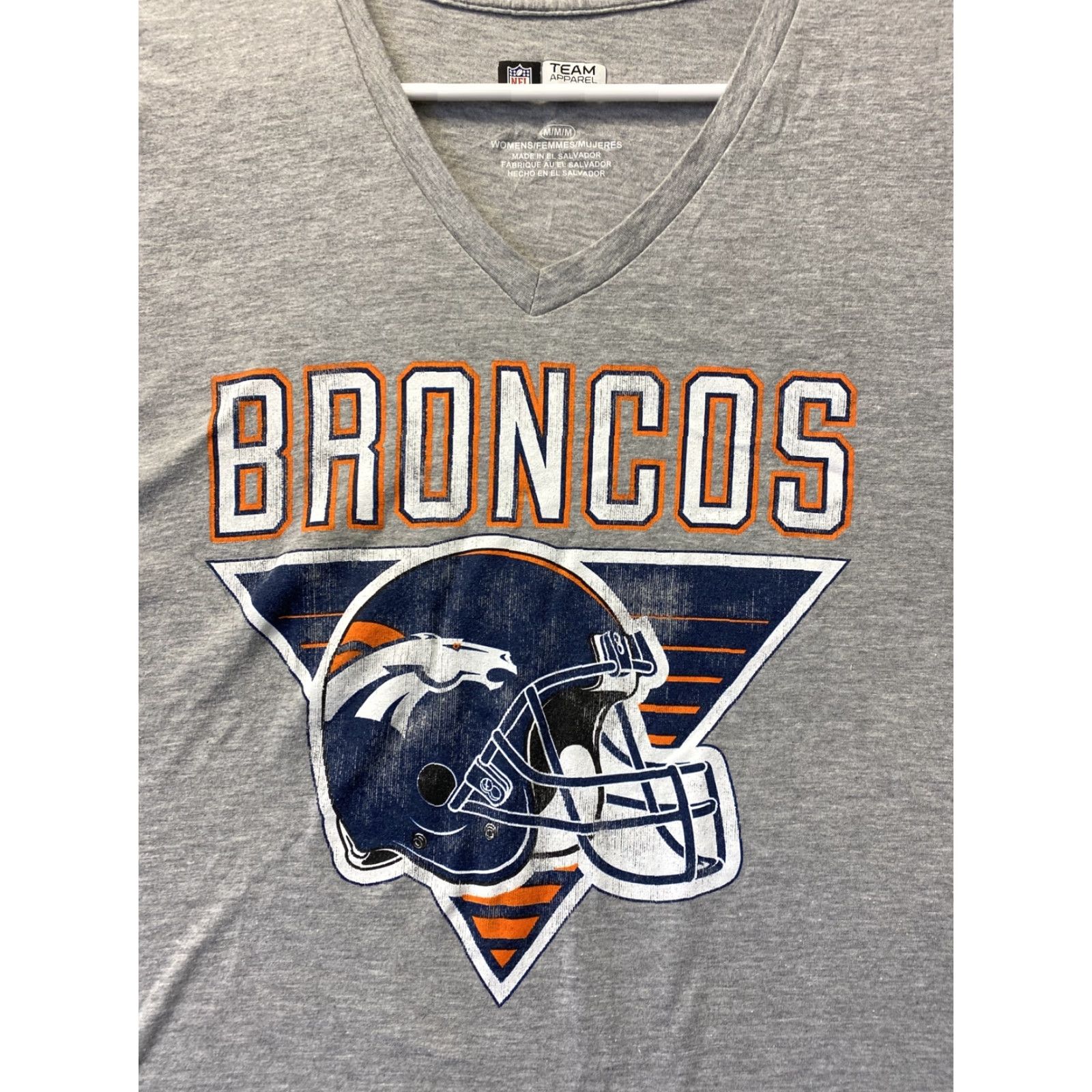 NFL Denver Broncos T shirt Women M Heather Grey V Neck Short Sleeve /110-27 Size M / US 6-8 / IT 42-44 - 2 Thumbnail