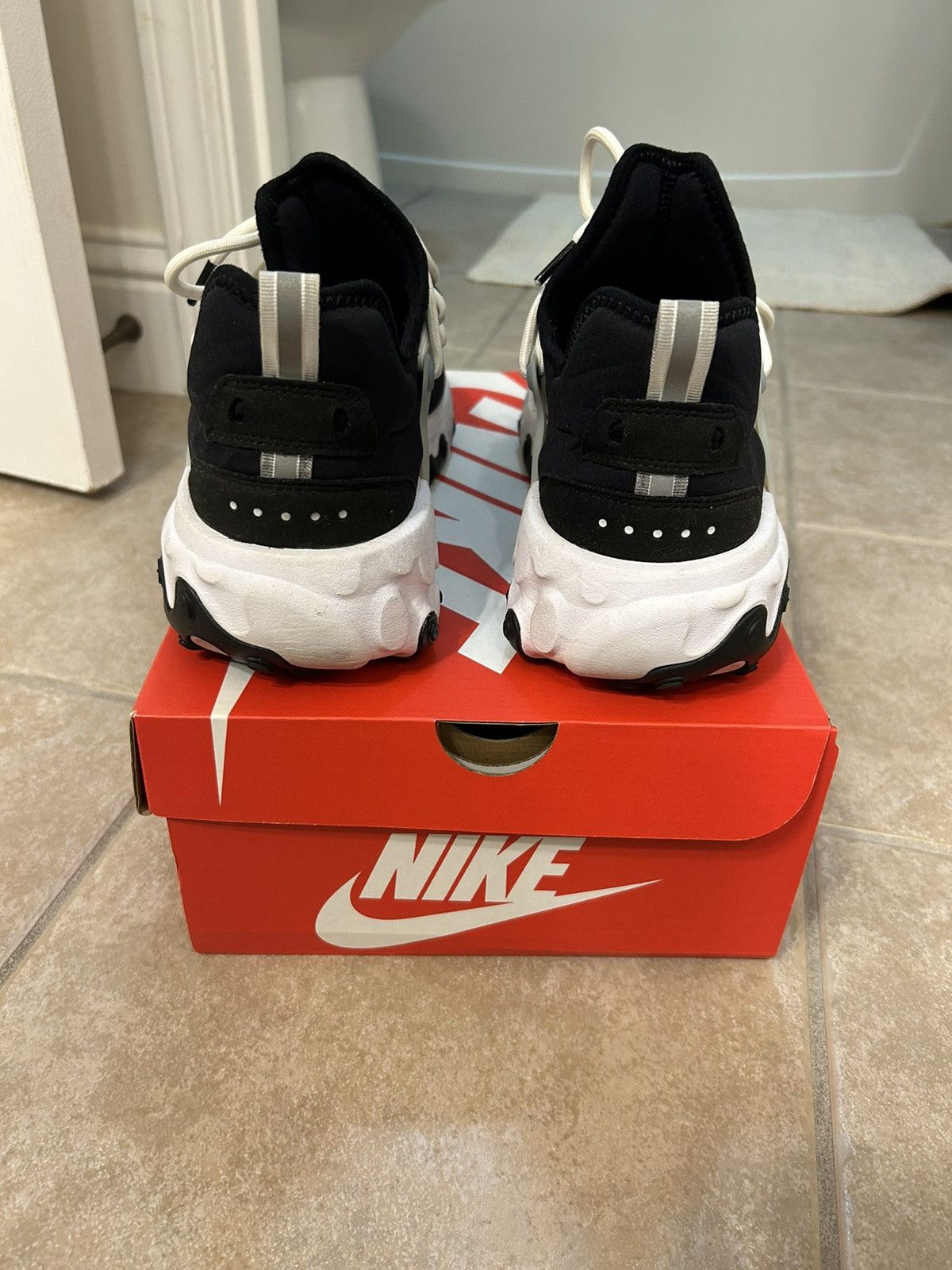 Nike Nike React Presto Ghost mens 10.5 Size US 10.5 / EU 43-44 - 5 Thumbnail
