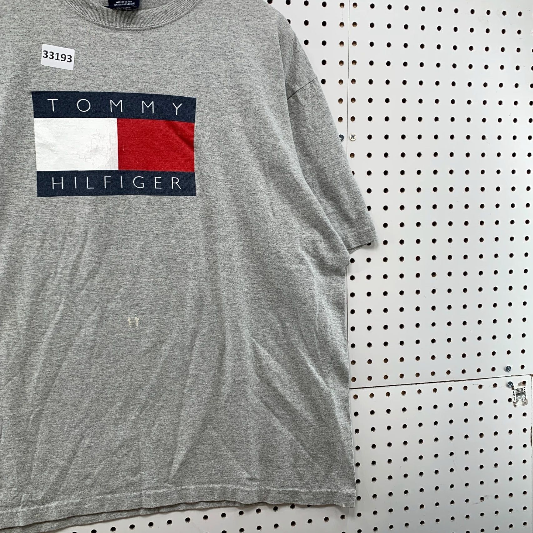 Tommy Hilfiger VINTAGE Tommy Hilfiger Shirt Mens XL Gray Hip Hop Casual Big Flag 24.5x28.5 T-Shirt Crew Neck Short Sleeve Size US XL / EU 56 / 4 - 3 Thumbnail