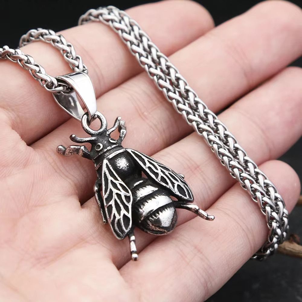 Jewelry Gothic Bee Pendant Necklace Size ONE SIZE - 6 Thumbnail